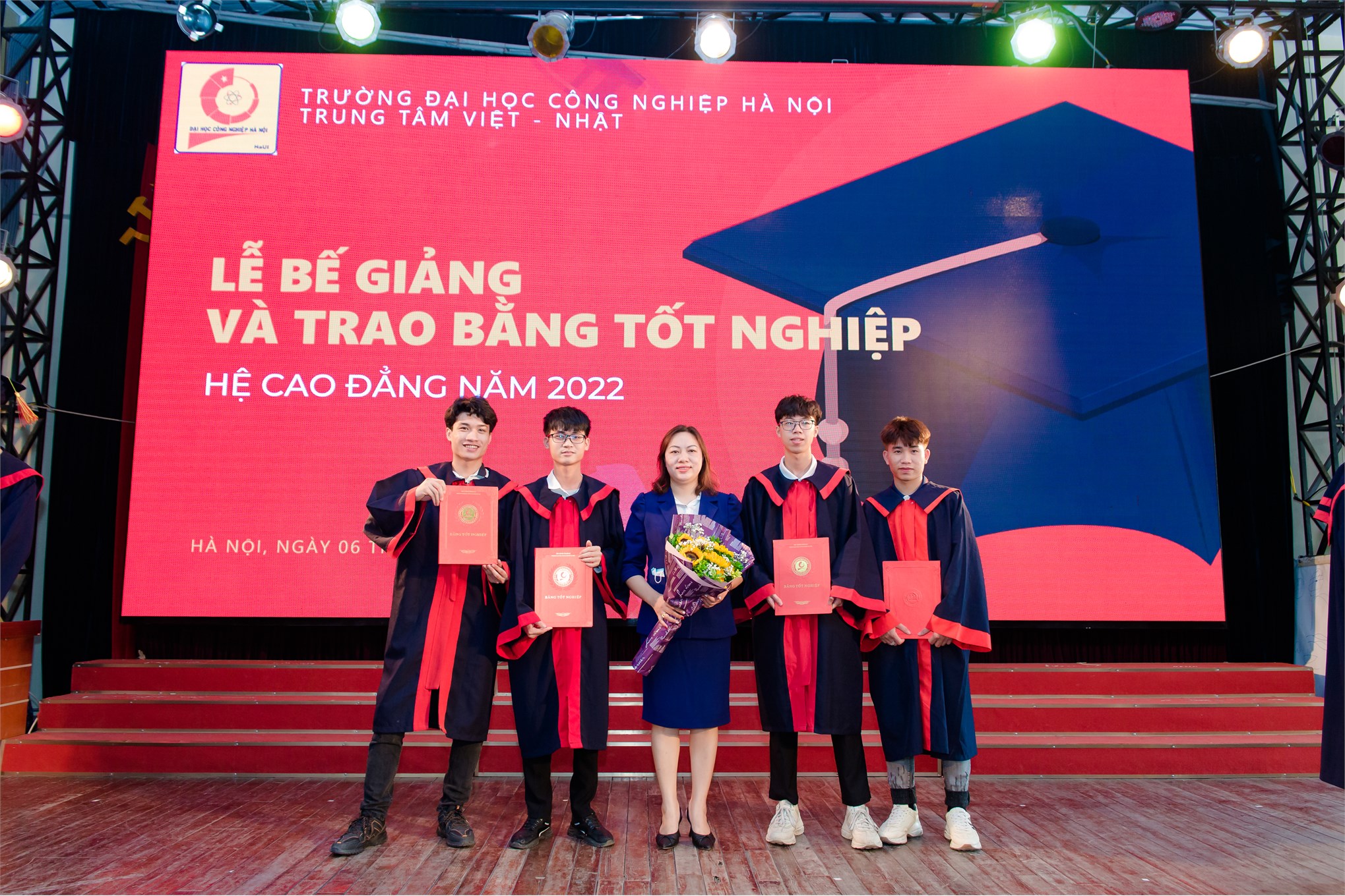 Lễ bế giảng và trao bằng tốt nghiệp cho sinh viên khóa 19,20,21 năm 2022