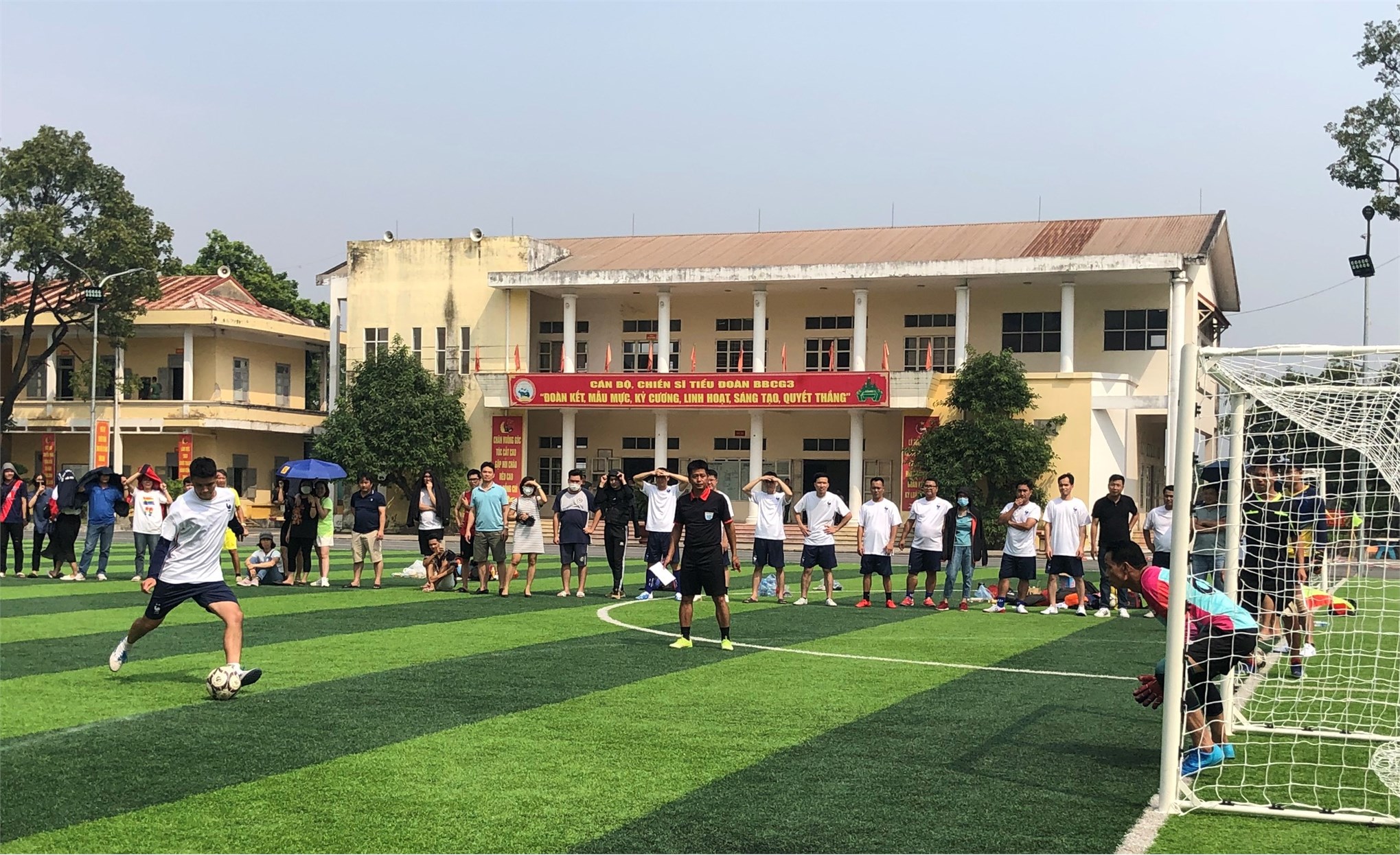 Liên quân khoa Khoa học cơ bản-khoa Điện tử- phòng Quản trị- TT.Việt Nhật- TT.Hồng Hải giành giải Ba bóng đá nam Viên chức, người lao động năm 2022 Đại học Công nghiệp Hà Nội.