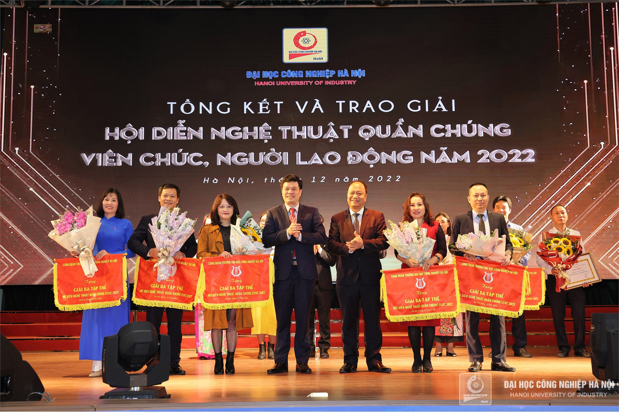 Liên quân Khoa học cơ bản, phòng Quản trị, TT. Việt Nhật, TT. Hồng Hải đạt giải Ba trong Hội diễn nghệ thuật quần chúng viên chức, người lao động Đại học Công nghiệp Hà Nội năm 2022
