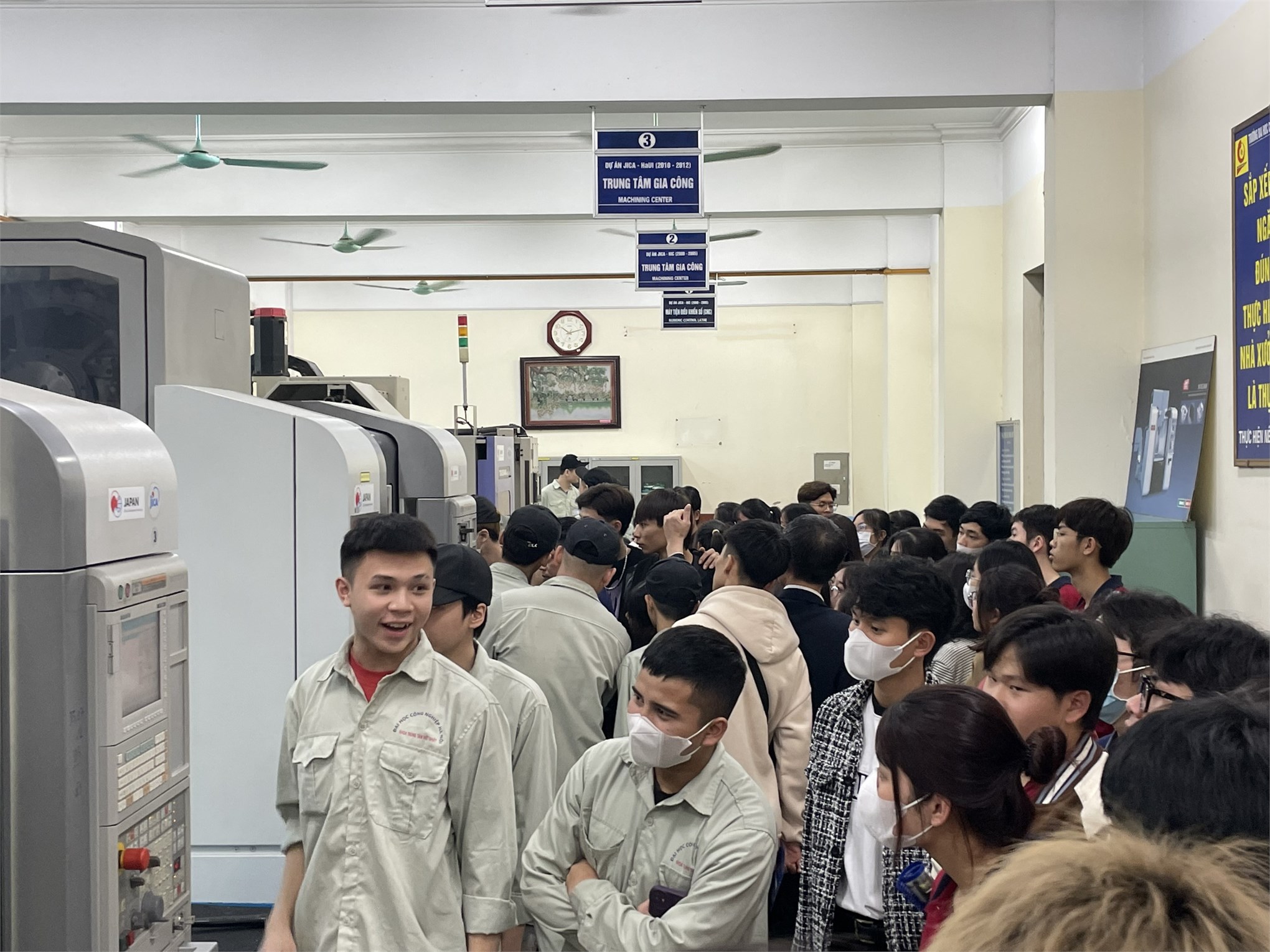 Trung tâm Việt Nhật tiếp đón hơn 400 học sinh trường THPT C Nghĩa Hưng tới tham quan tìm hiểu