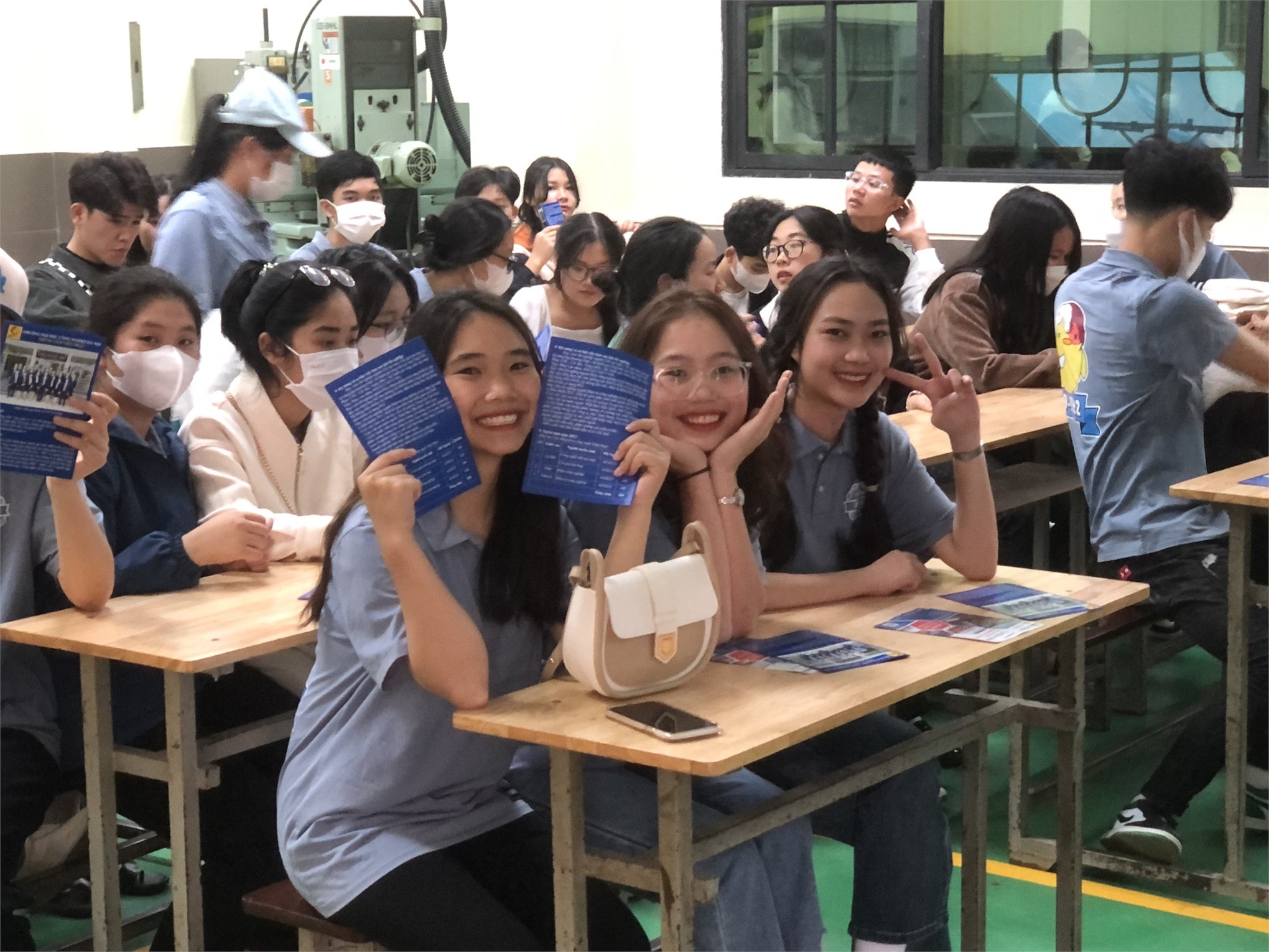 Trung tâm Việt Nhật tiếp đón hơn 400 học sinh trường THPT C Nghĩa Hưng tới tham quan tìm hiểu
