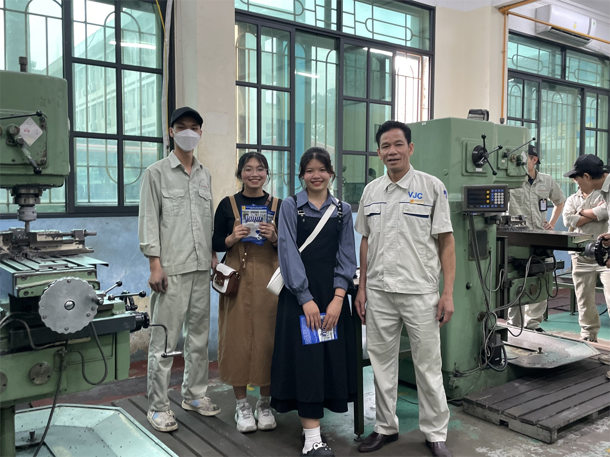 Trung tâm Việt Nhật tiếp đón hơn 400 học sinh trường THPT C Nghĩa Hưng tới tham quan tìm hiểu