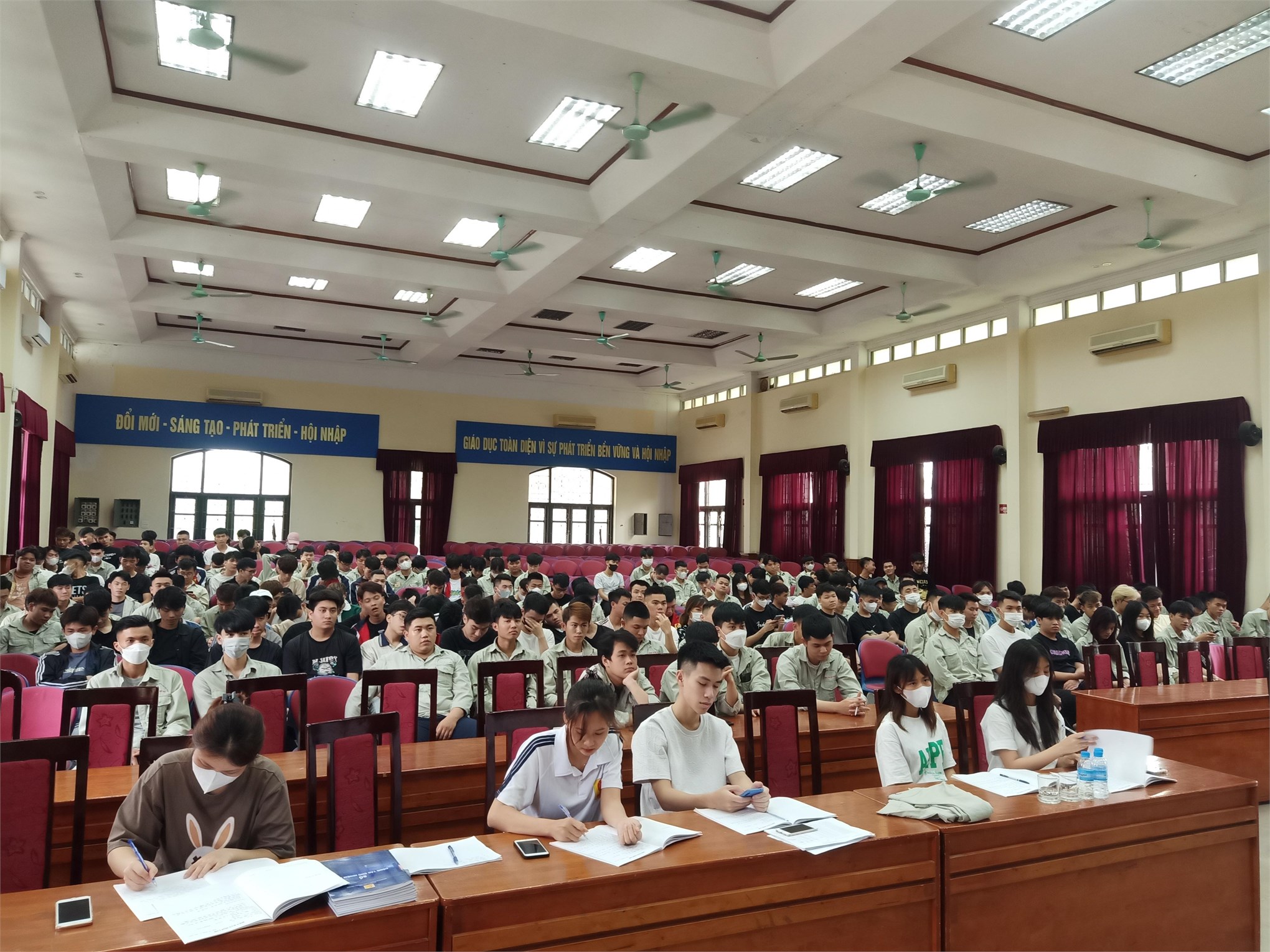 Trung tâm Việt - Nhật tổ chức Cố vấn học tập học kỳ 2 dành cho sinh viên hệ cao đẳng khóa 23,24 năm học 2022 - 2023