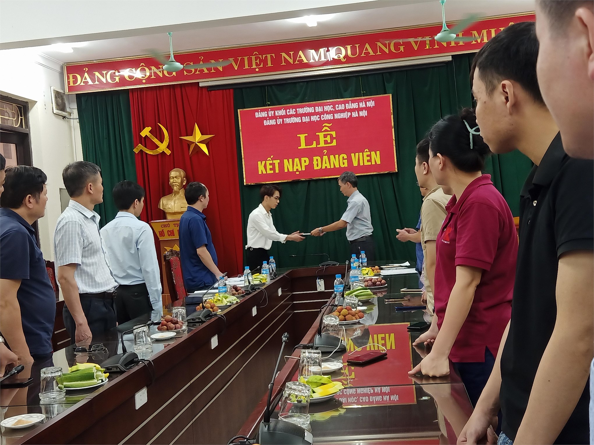 Lễ kết nạp Đảng viên mới của chi bộ TT Việt Nhật