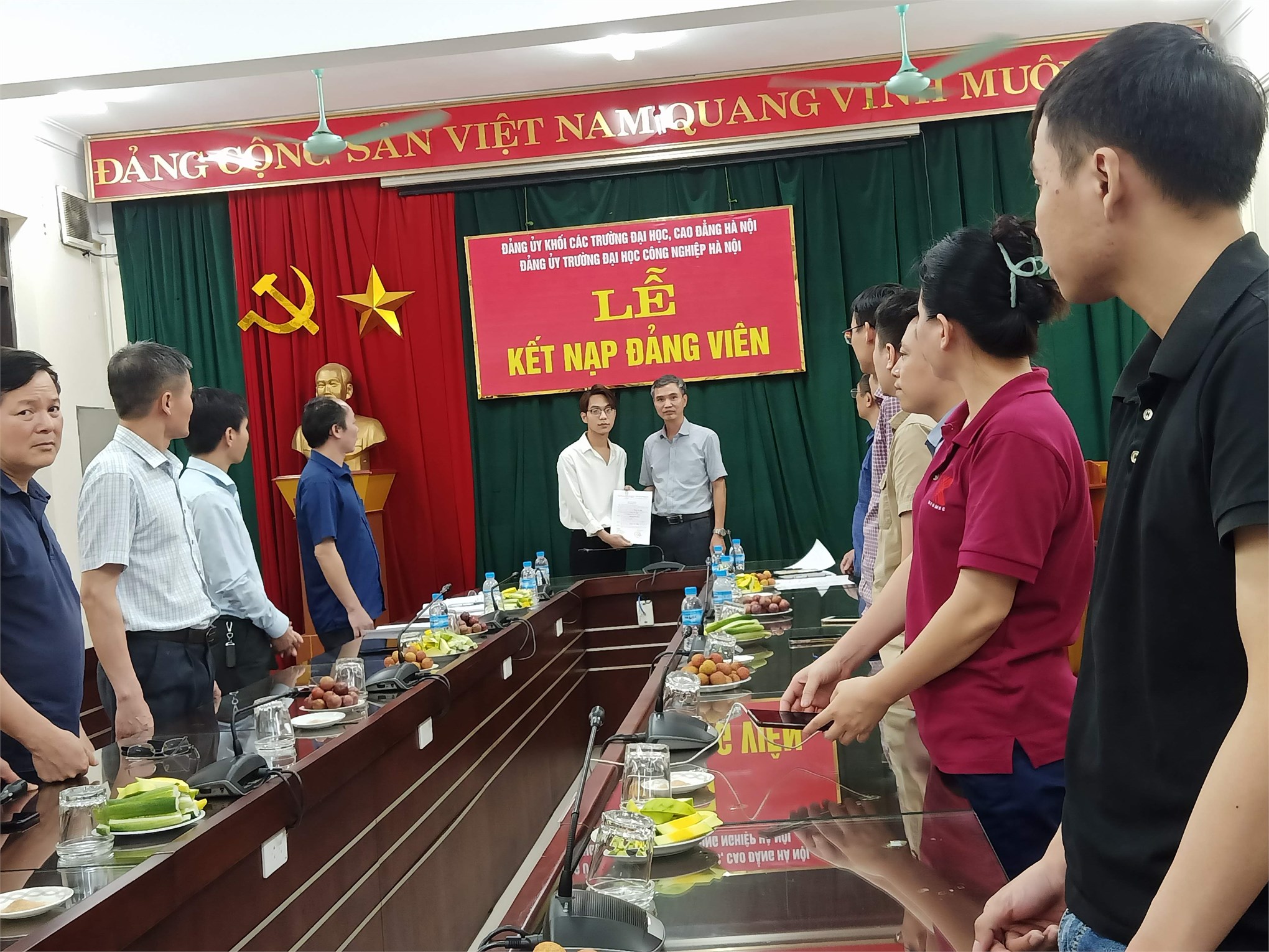 Lễ kết nạp Đảng viên mới của chi bộ TT Việt Nhật