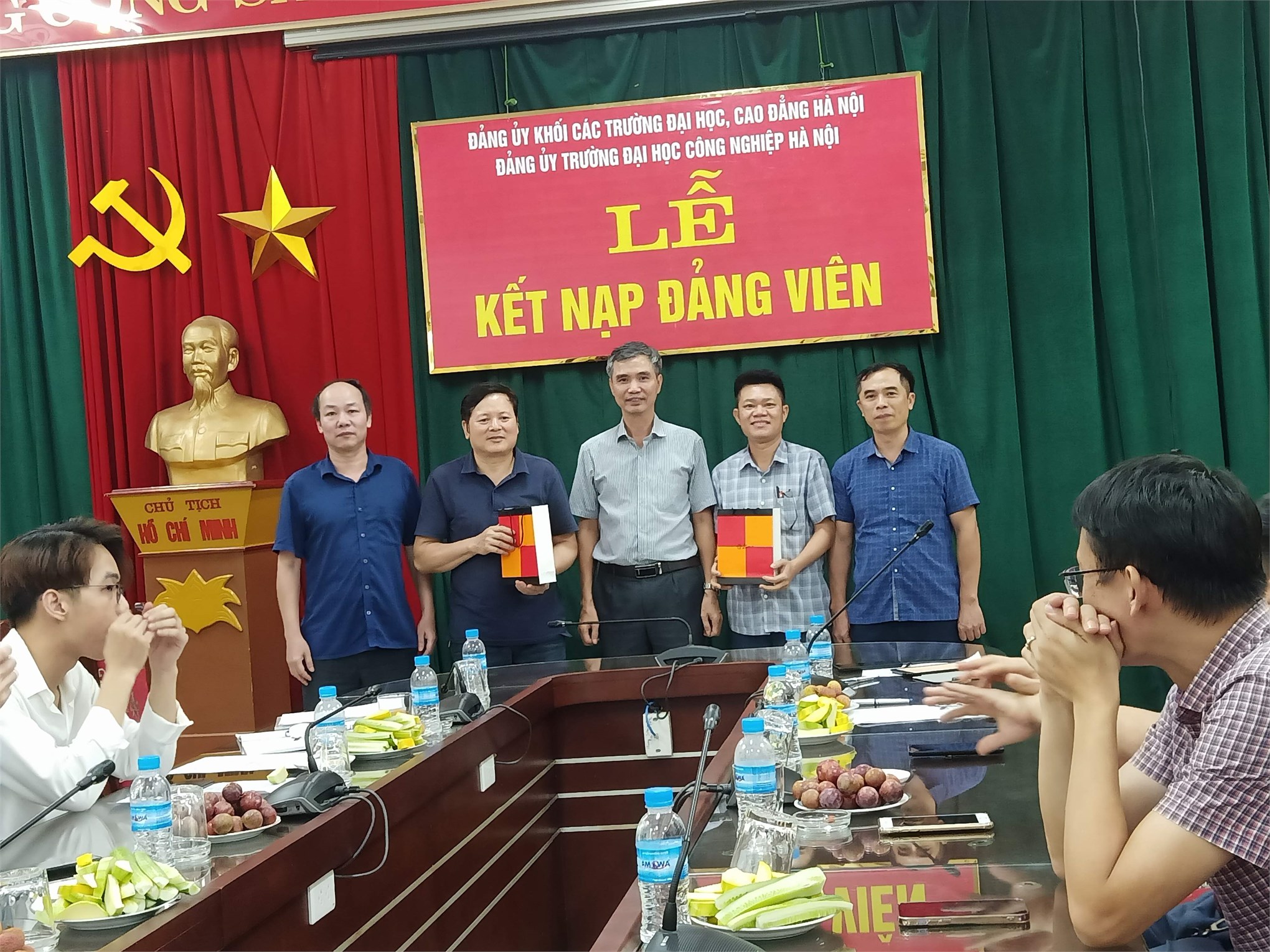 Lễ kết nạp Đảng viên mới của chi bộ TT Việt Nhật