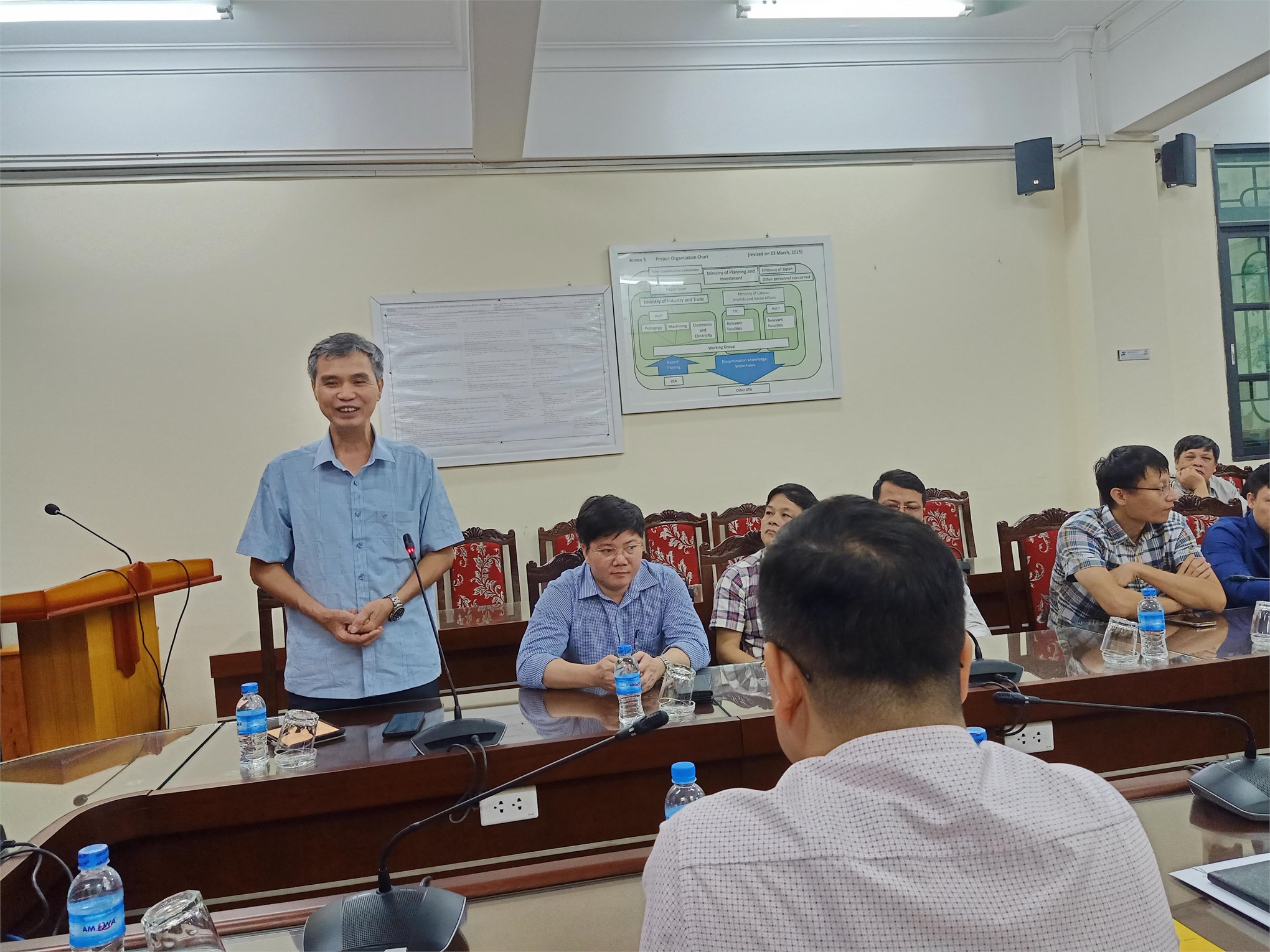 Hiệu trưởng làm việc với cán bộ viên chức, người lao động Trung tâm Việt – Nhật và Trung tâm Cơ khí