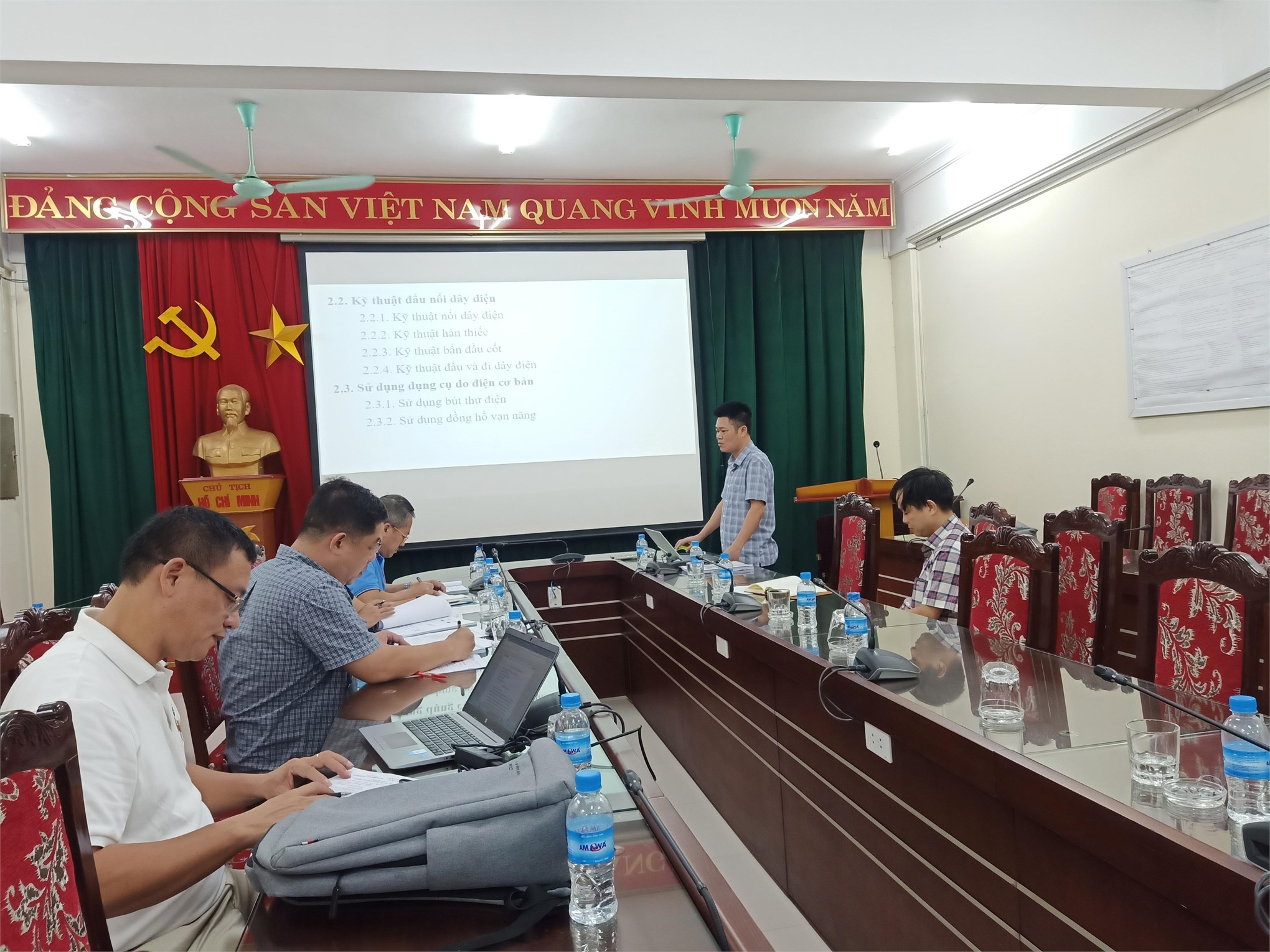 Nghiệm thu cấp trường sách hướng dẫn “Thực hành kỹ thuật điện”