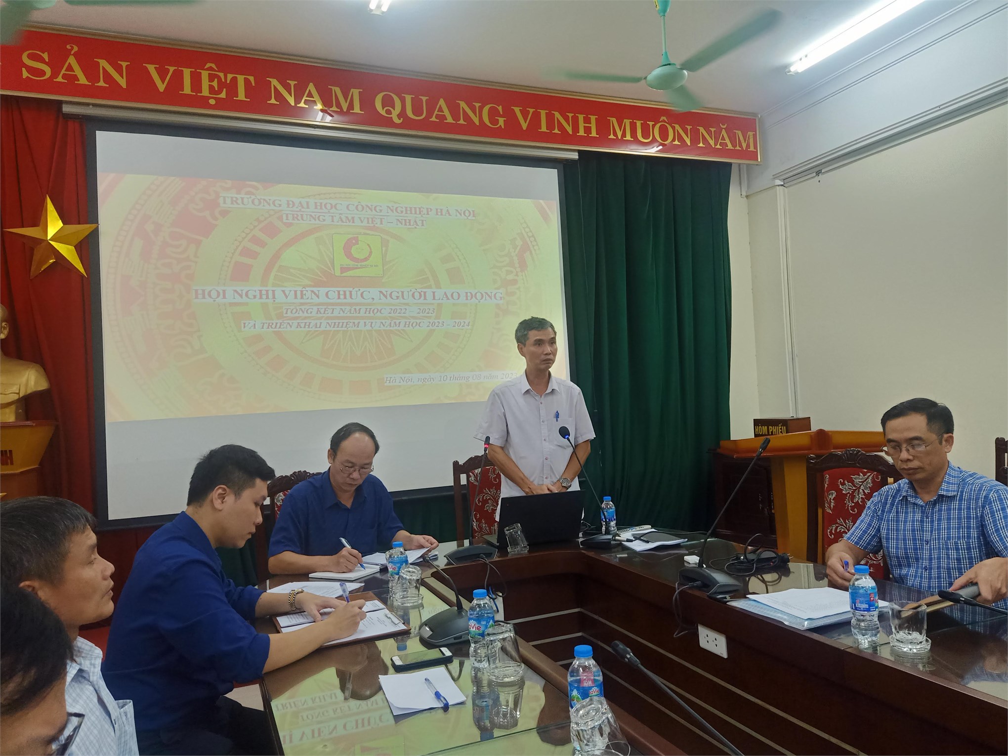 Hội nghị công chức viên chức năm học 2022 - 2023 của TT Việt Nhật