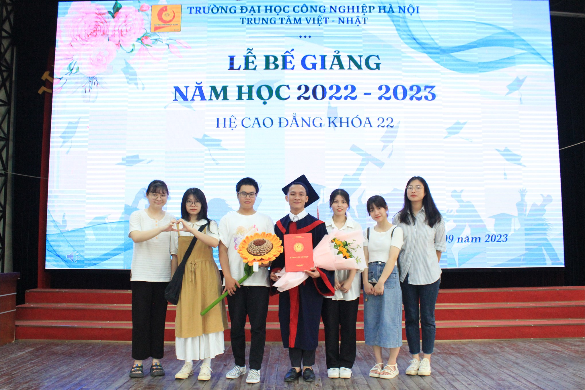 Dư âm ngọt ngào tại lễ tốt nghiệp của hơn 460 sinh viên hệ cao đẳng K22 trung tâm Việt - Nhật