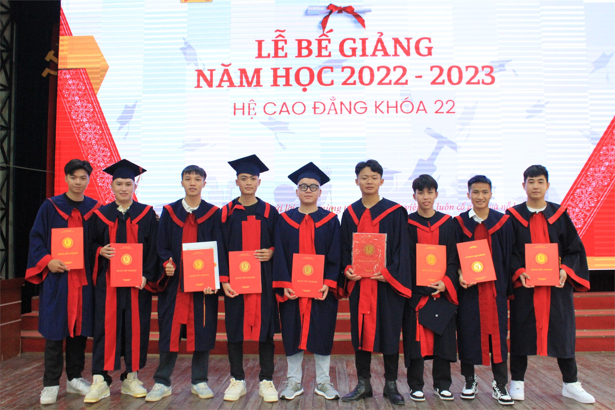 Dư âm ngọt ngào tại lễ tốt nghiệp của hơn 460 sinh viên hệ cao đẳng K22 trung tâm Việt - Nhật