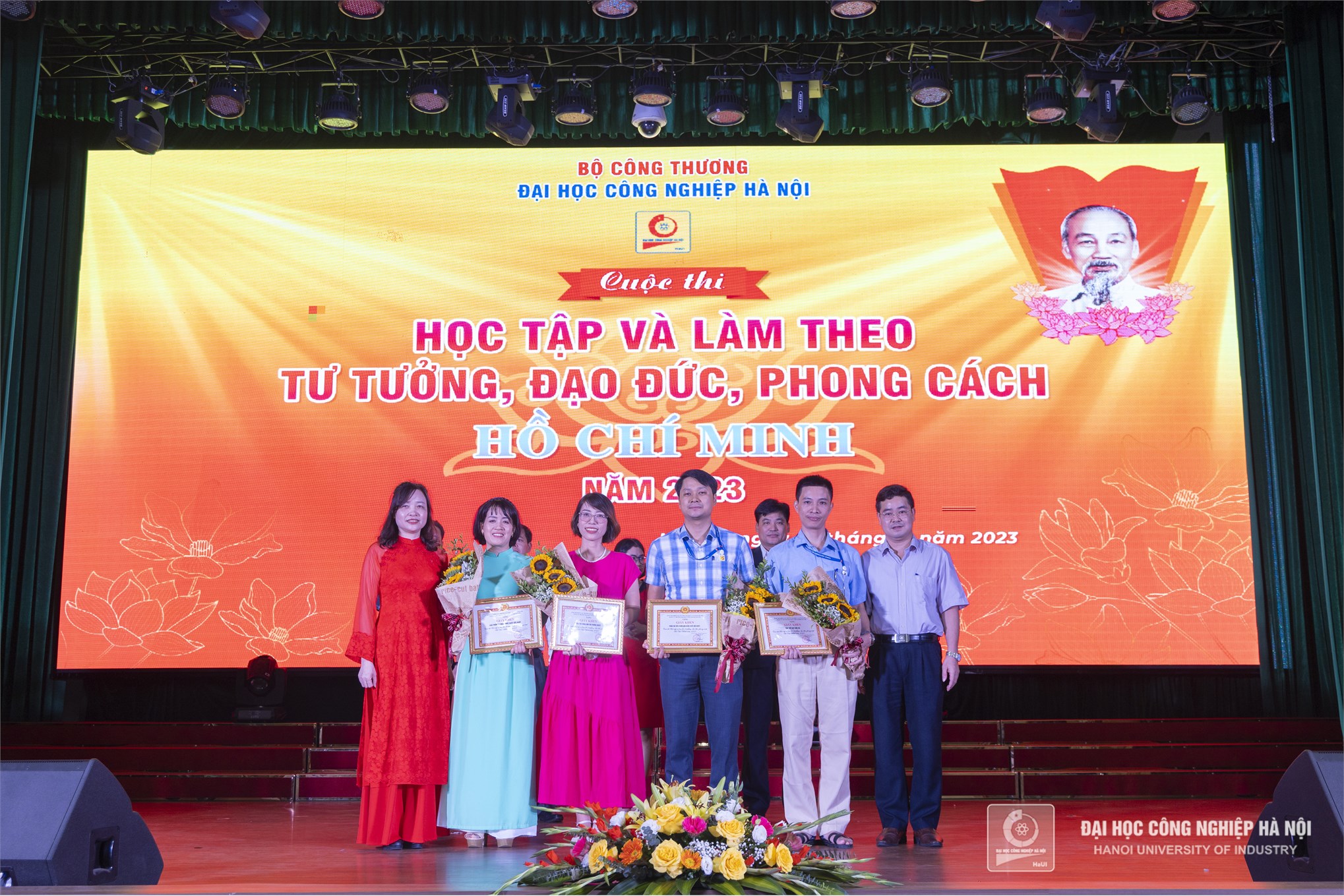 Liên chi bộ: TT Việt Nhật - Khoa Lý luận chính trị - Phòng thanh tra - Trung tâm hỗ trợ sinh viên giành giải Nhì toàn đoàn tại cuộc thi Học tập và làm theo tư tưởng, đạo đức, phong cách Hồ Chí Minh năm 2023
