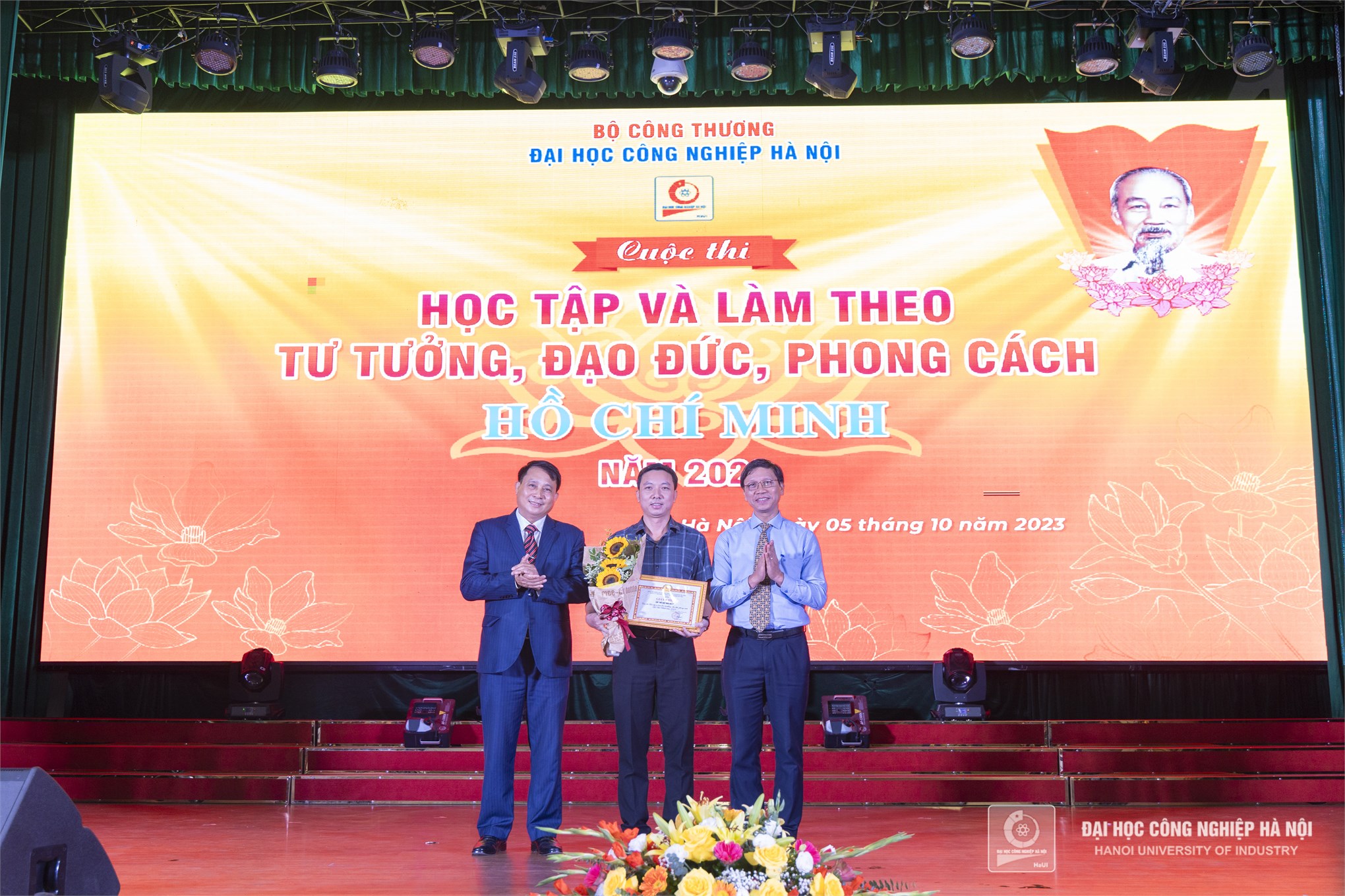 Liên chi bộ: TT Việt Nhật - Khoa Lý luận chính trị - Phòng thanh tra - Trung tâm hỗ trợ sinh viên giành giải Nhì toàn đoàn tại cuộc thi Học tập và làm theo tư tưởng, đạo đức, phong cách Hồ Chí Minh năm 2023