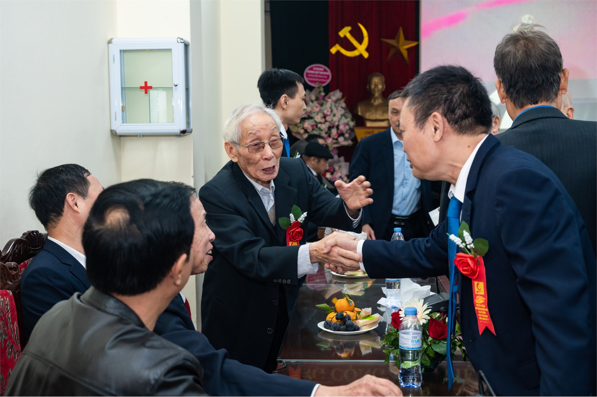 Trung tâm Việt Nhật chào mừng 125 năm ngày truyền thống Nhà trường và 41 năm ngày Nhà giáo Việt Nam 20/11