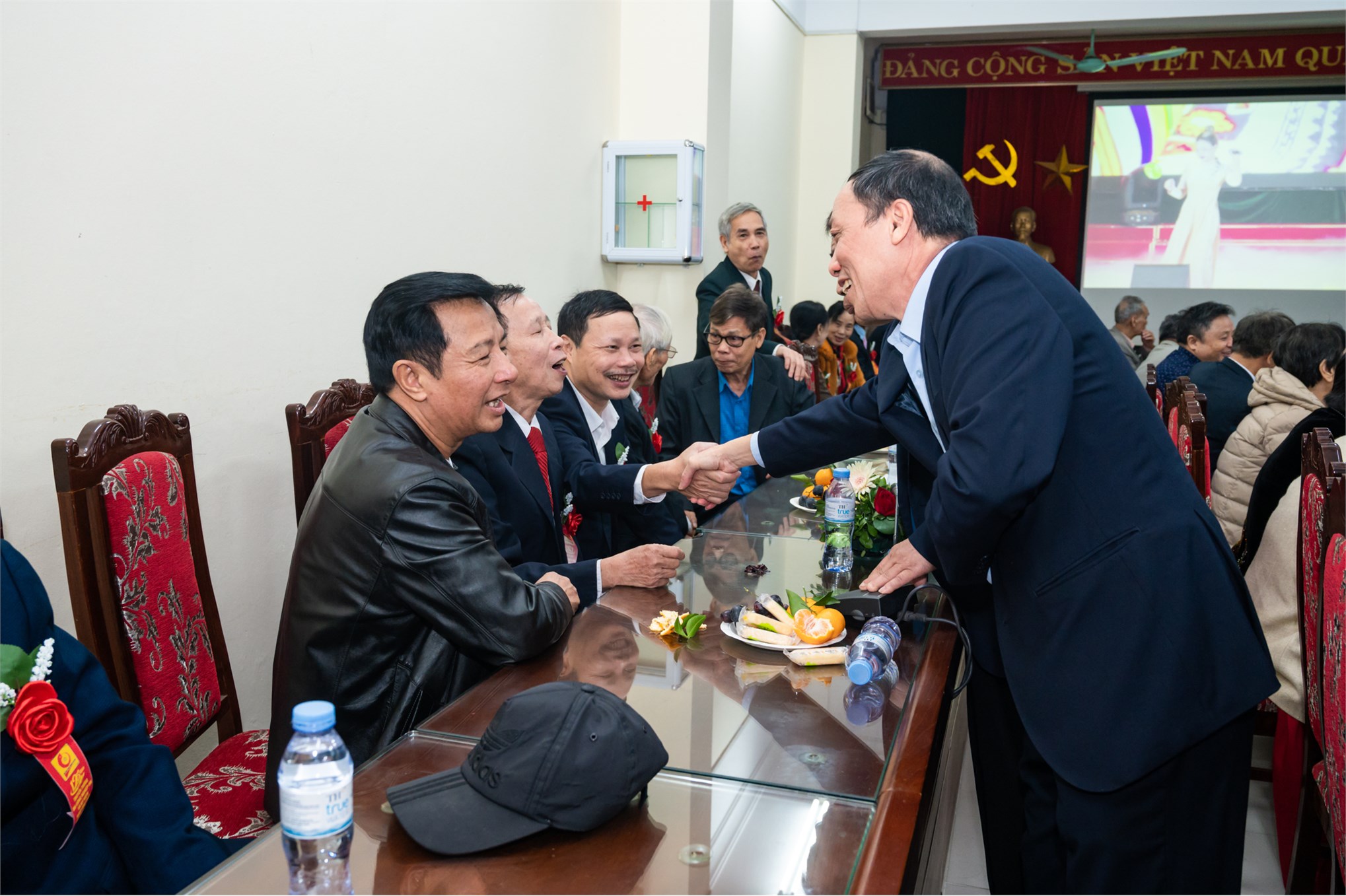 Trung tâm Việt Nhật chào mừng 125 năm ngày truyền thống Nhà trường và 41 năm ngày Nhà giáo Việt Nam 20/11