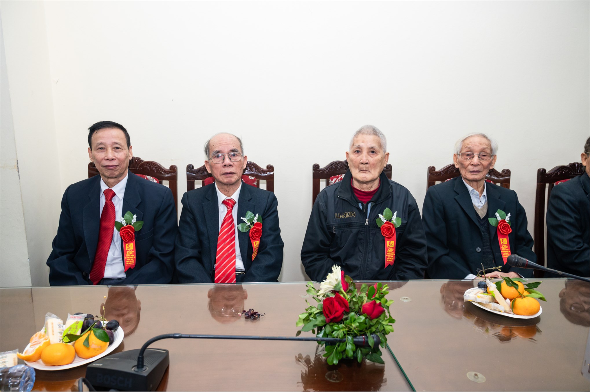 Trung tâm Việt Nhật chào mừng 125 năm ngày truyền thống Nhà trường và 41 năm ngày Nhà giáo Việt Nam 20/11