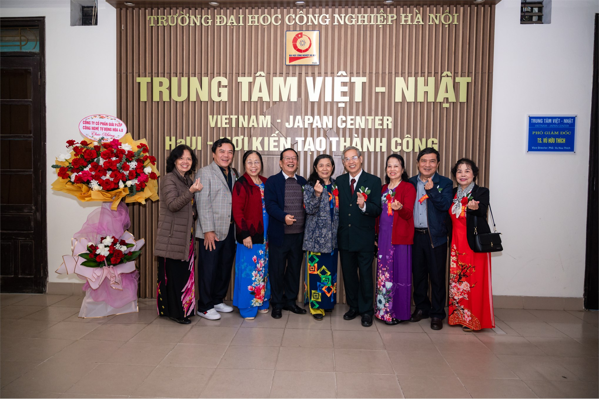 Trung tâm Việt Nhật chào mừng 125 năm ngày truyền thống Nhà trường và 41 năm ngày Nhà giáo Việt Nam 20/11