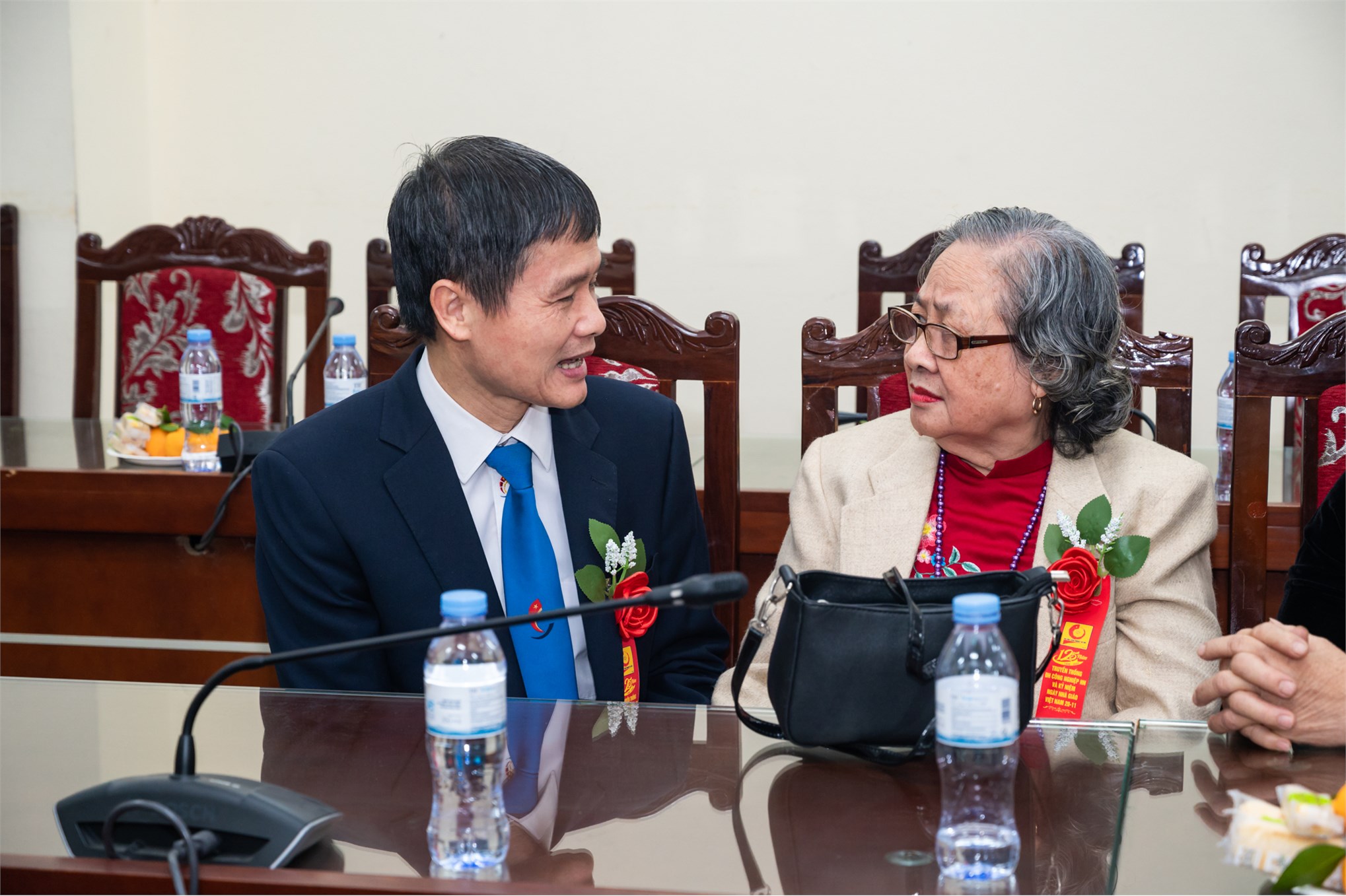Trung tâm Việt Nhật chào mừng 125 năm ngày truyền thống Nhà trường và 41 năm ngày Nhà giáo Việt Nam 20/11