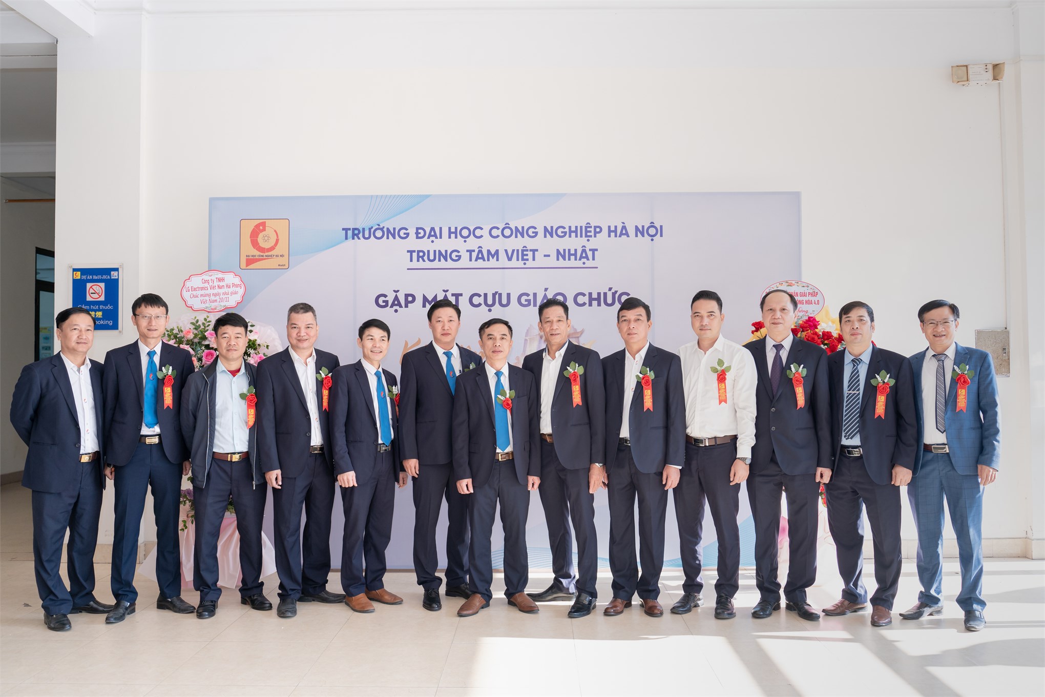 Trung tâm Việt Nhật chào mừng 125 năm ngày truyền thống Nhà trường và 41 năm ngày Nhà giáo Việt Nam 20/11