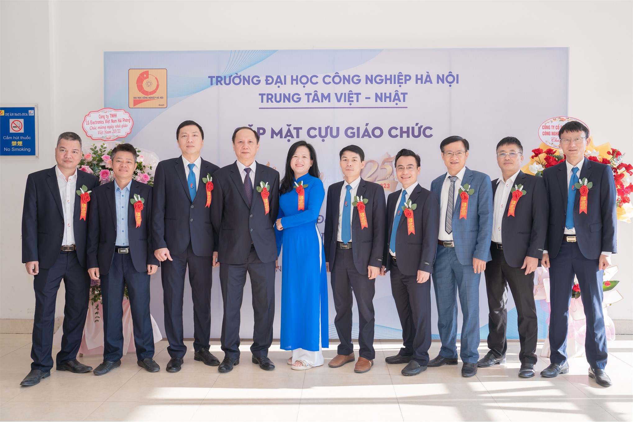 Trung tâm Việt Nhật chào mừng 125 năm ngày truyền thống Nhà trường và 41 năm ngày Nhà giáo Việt Nam 20/11