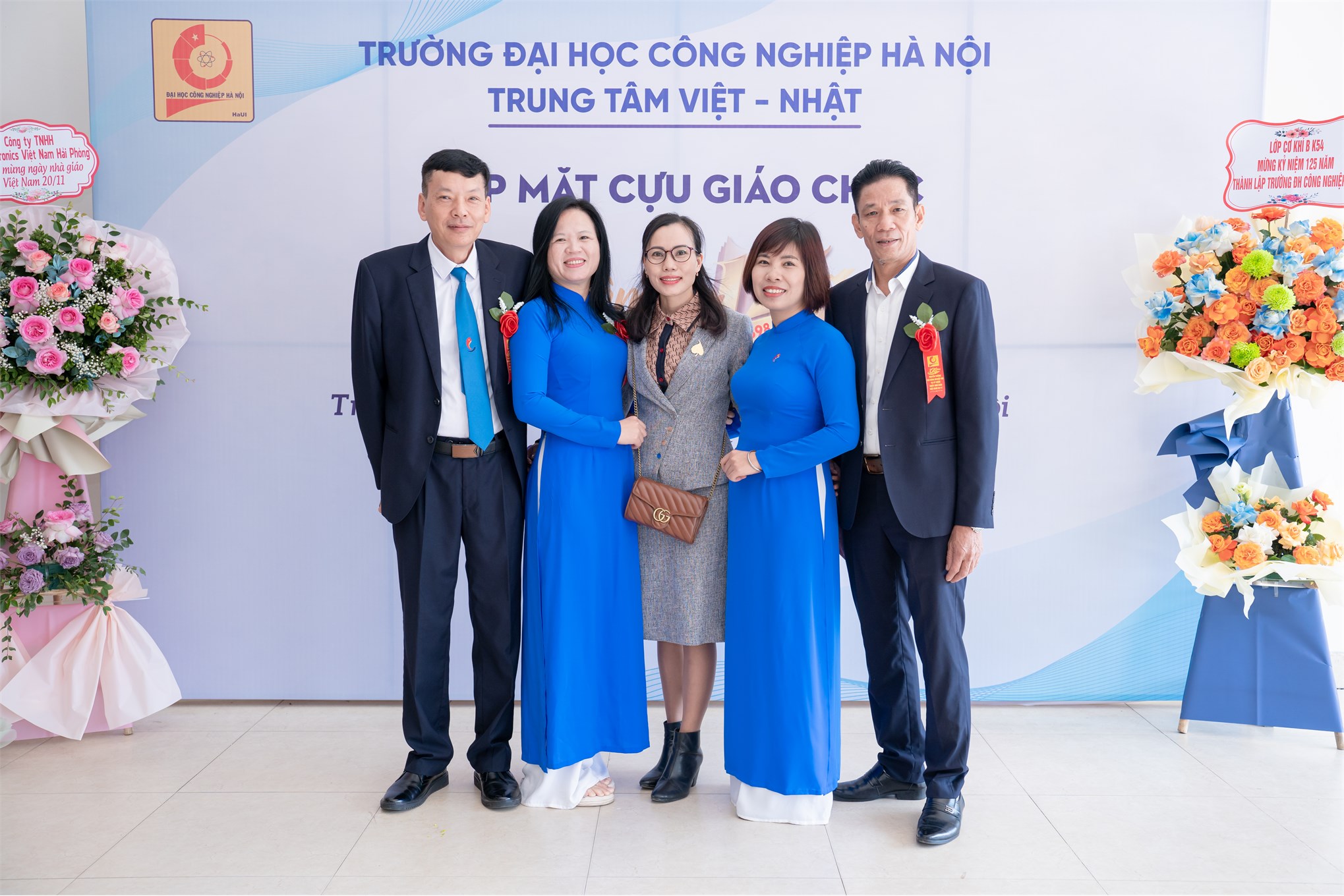 Trung tâm Việt Nhật chào mừng 125 năm ngày truyền thống Nhà trường và 41 năm ngày Nhà giáo Việt Nam 20/11