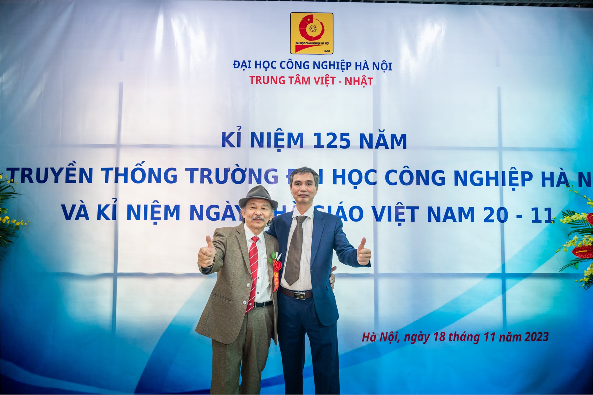 Trung tâm Việt Nhật chào mừng 125 năm ngày truyền thống Nhà trường và 41 năm ngày Nhà giáo Việt Nam 20/11