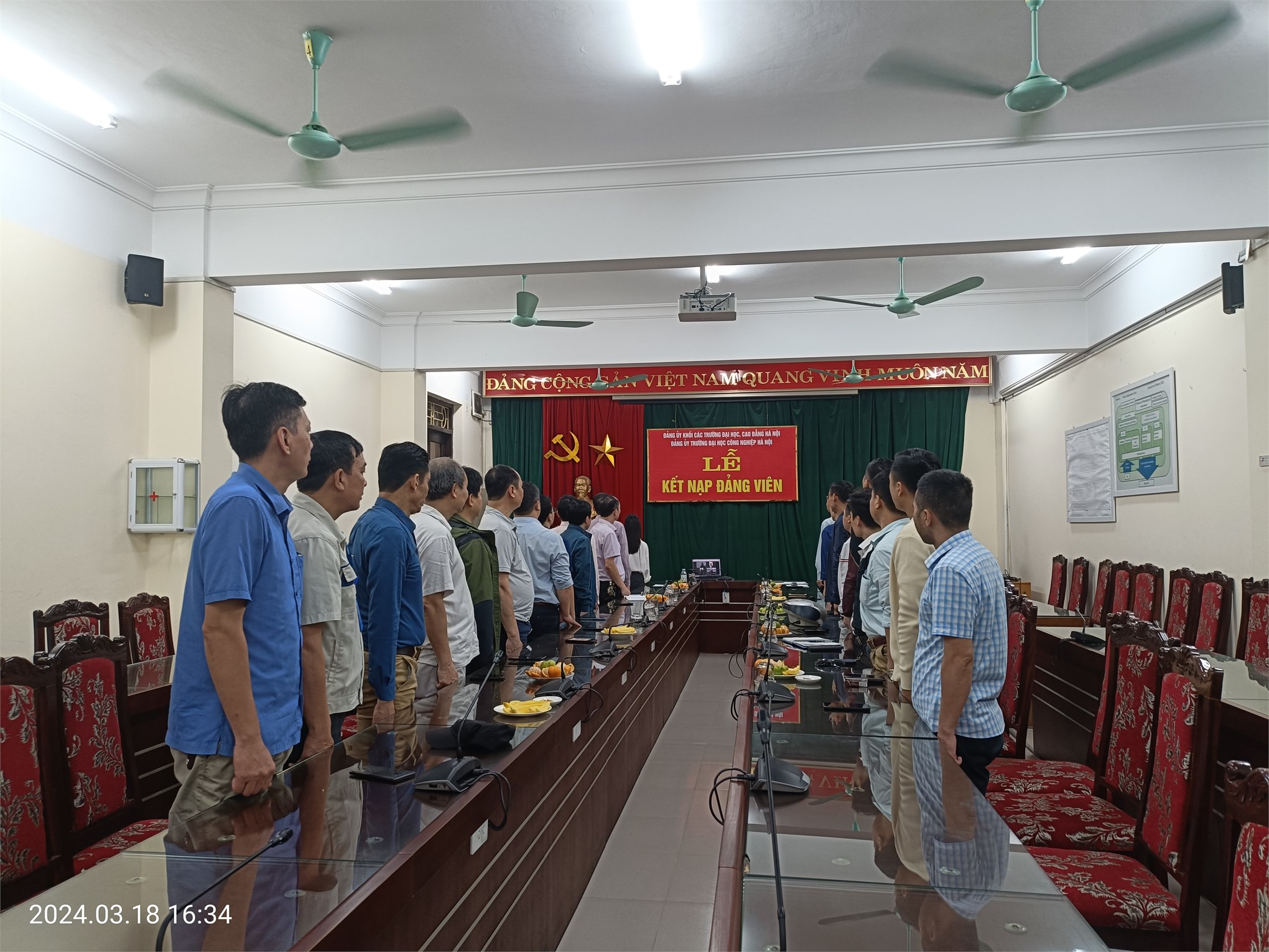 Lễ kết nạp Đảng viên mới của chi bộ TT Việt Nhật