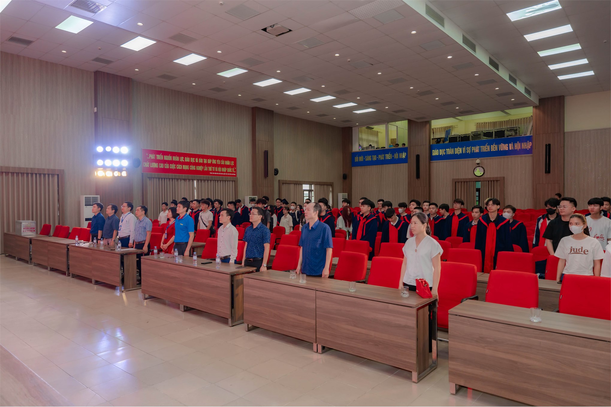Lễ bế giảng và trao bằng tốt nghiệp cho sinh viên khóa 23 và các khóa cũ năm 2024