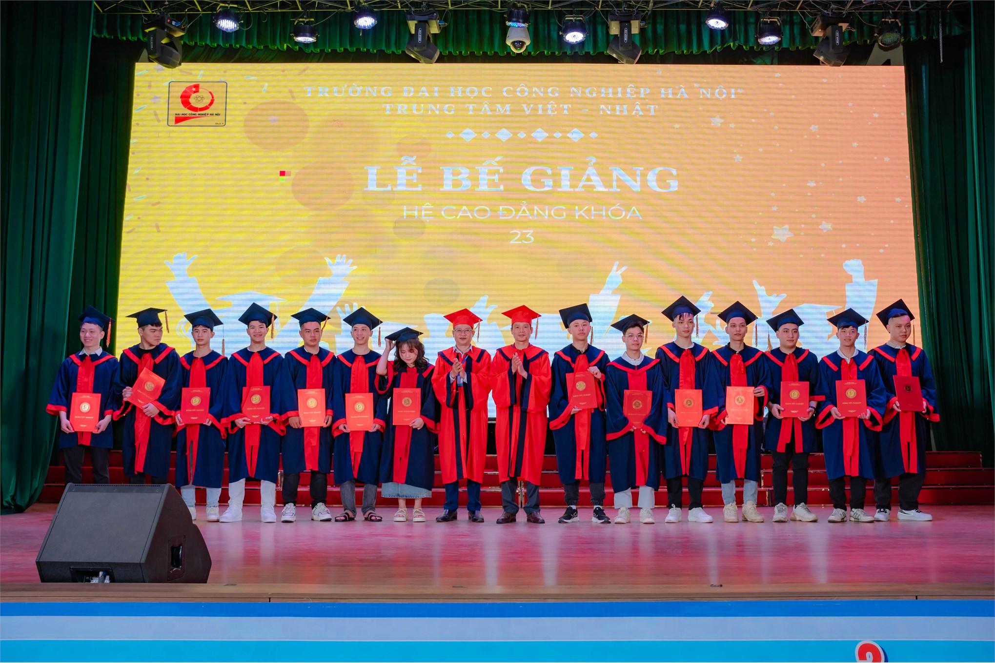 Lễ bế giảng và trao bằng tốt nghiệp cho sinh viên khóa 23 và các khóa cũ năm 2024