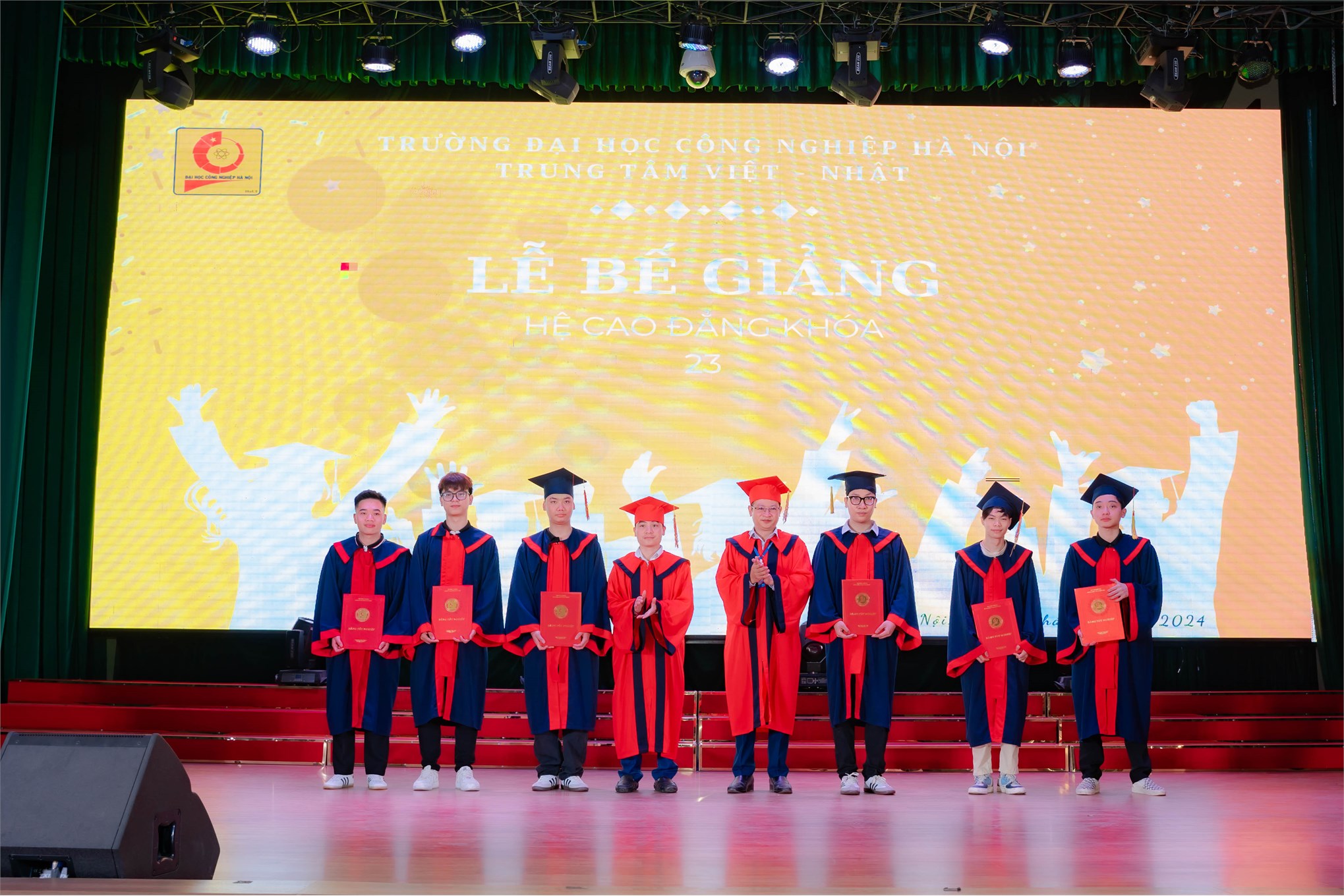 Lễ bế giảng và trao bằng tốt nghiệp cho sinh viên khóa 23 và các khóa cũ năm 2024