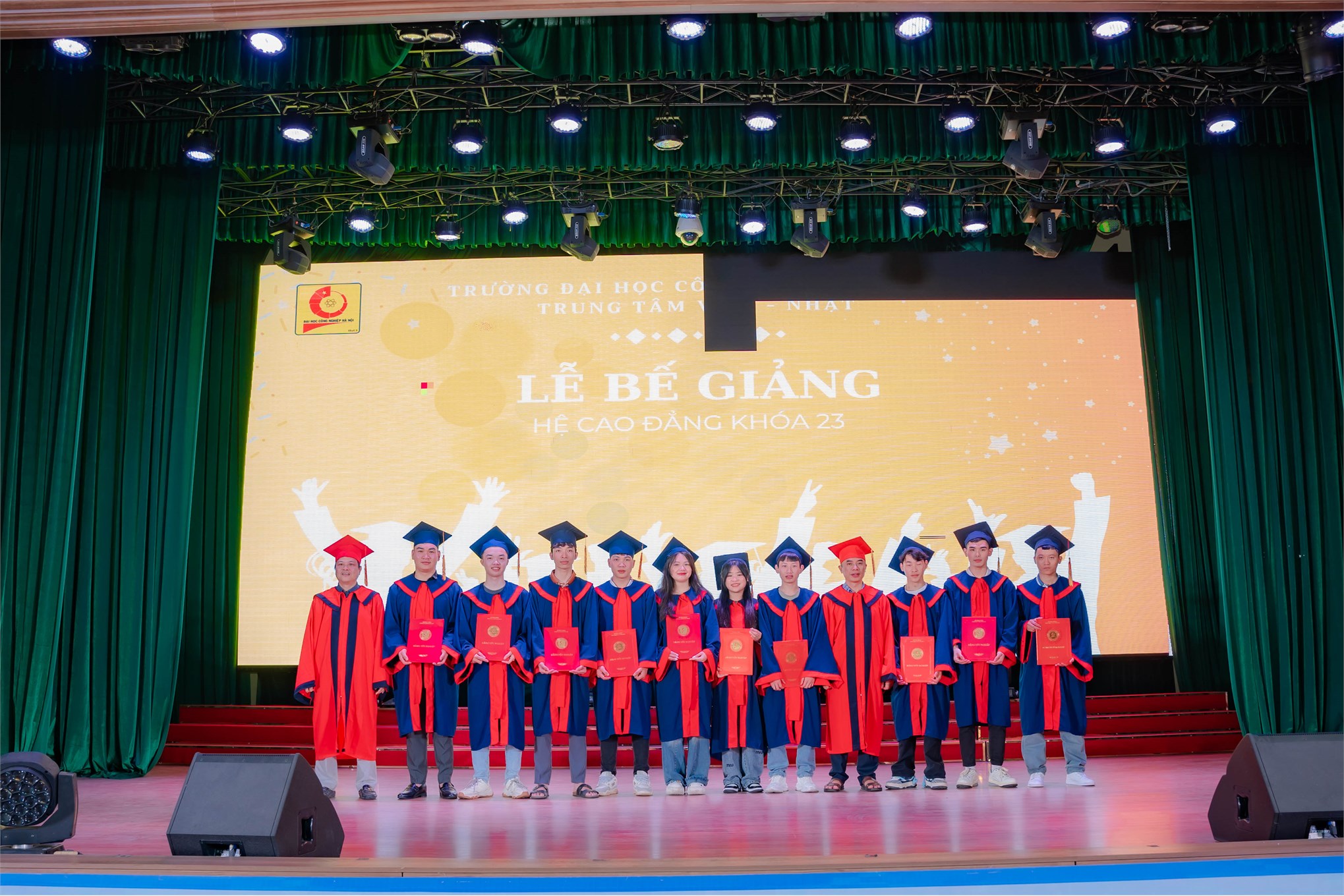 Lễ bế giảng và trao bằng tốt nghiệp cho sinh viên khóa 23 và các khóa cũ năm 2024