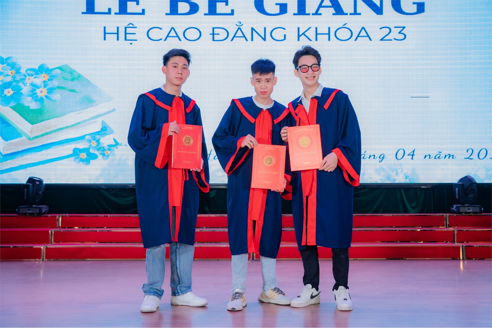Lễ bế giảng và trao bằng tốt nghiệp cho sinh viên khóa 23 và các khóa cũ năm 2024