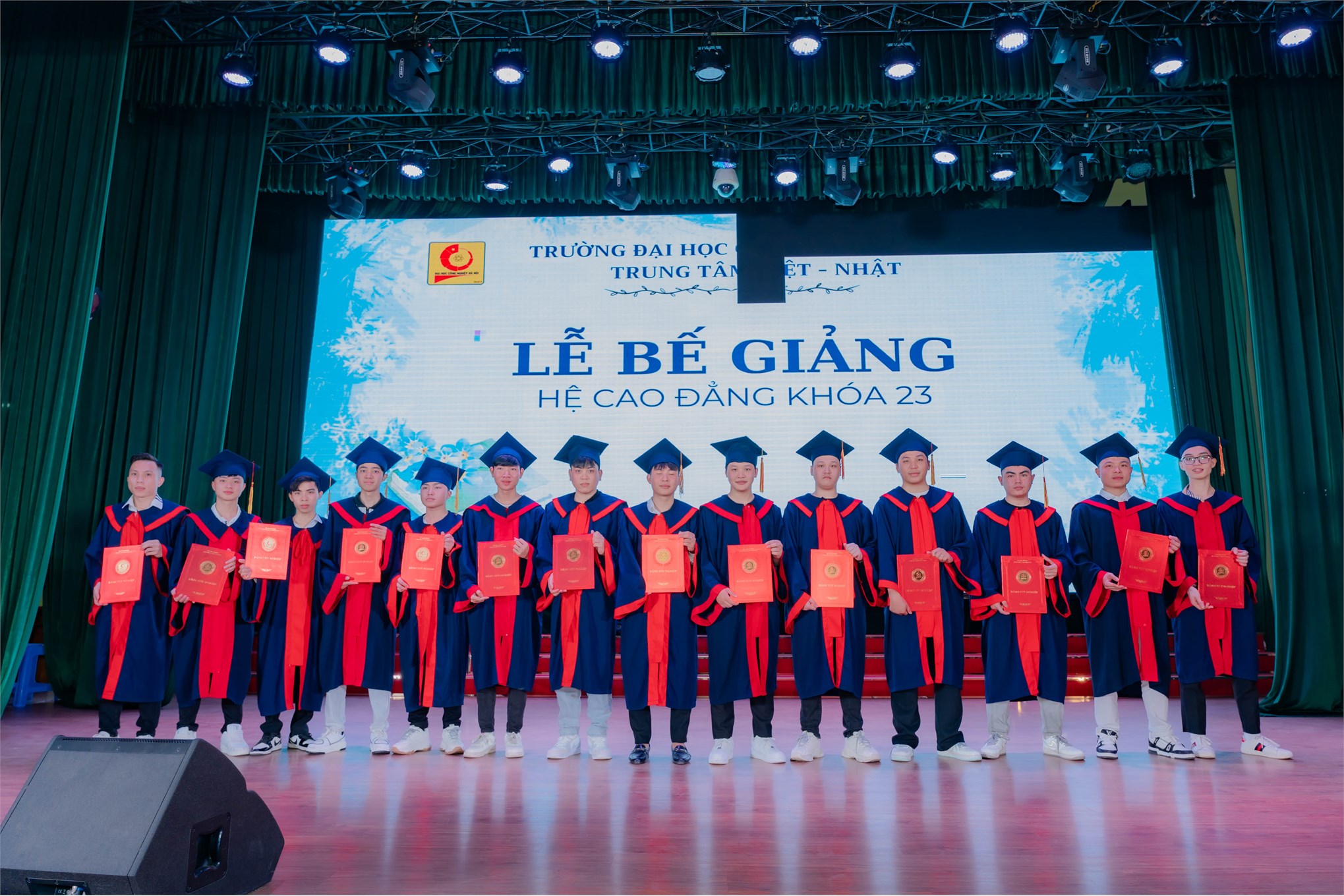 Lễ bế giảng và trao bằng tốt nghiệp cho sinh viên khóa 23 và các khóa cũ năm 2024