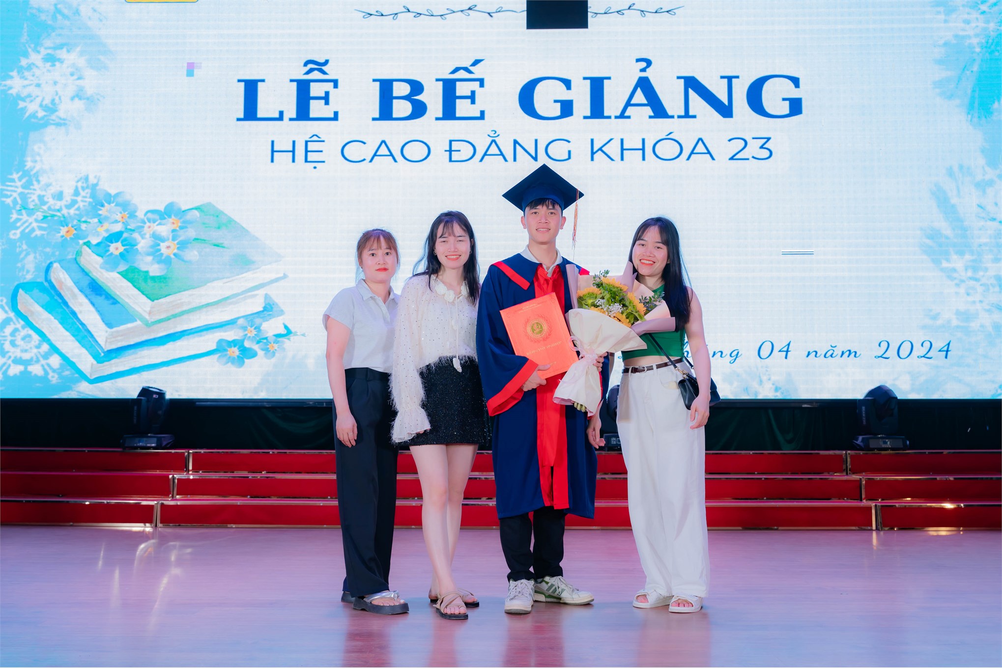 Lễ bế giảng và trao bằng tốt nghiệp cho sinh viên khóa 23 và các khóa cũ năm 2024