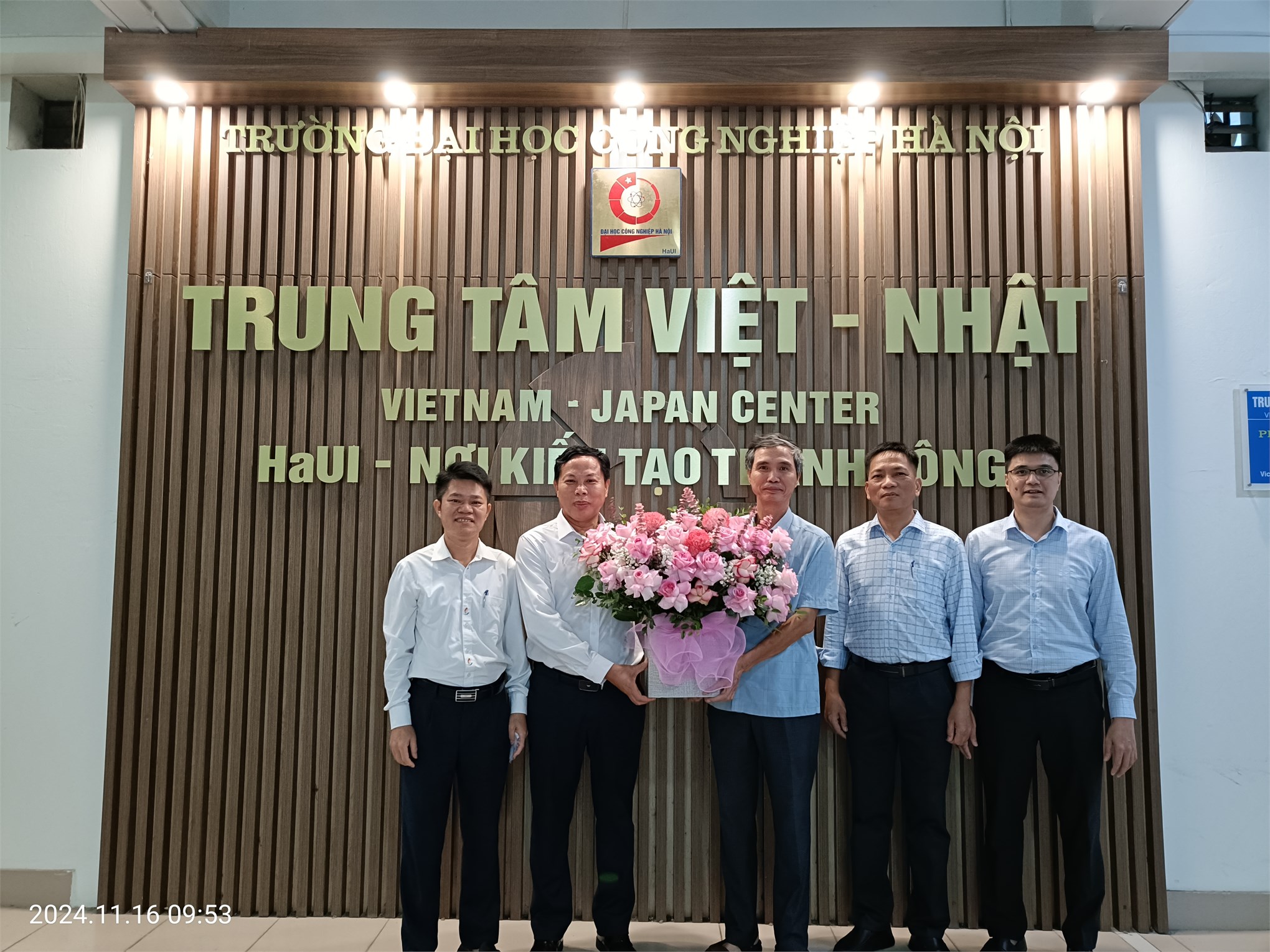Trung tâm Việt Nhật tổ chức chào mừng 42 năm ngày nhà giáo Việt Nam 20/11/1982 – 20/11/2024