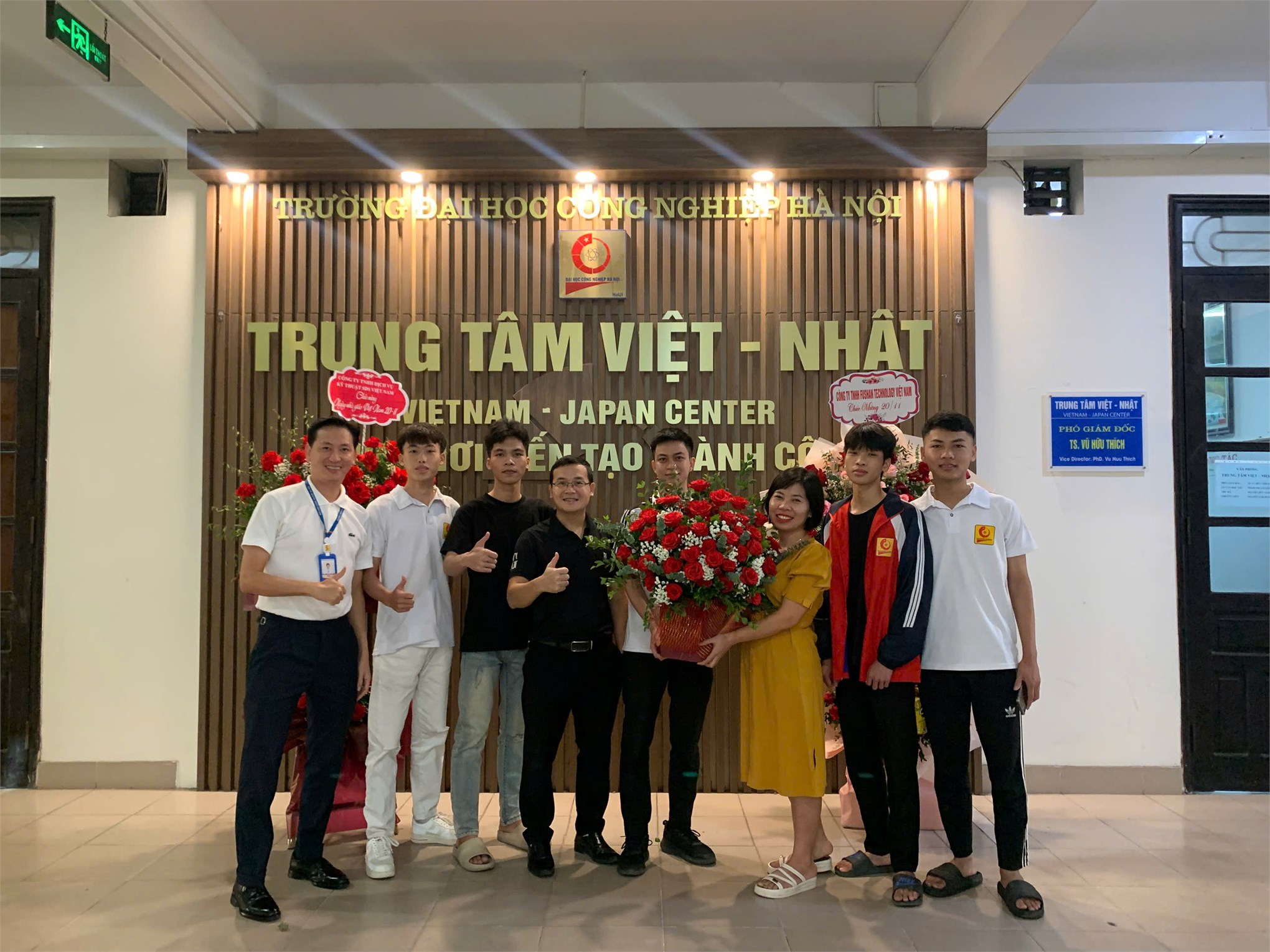 Trung tâm Việt Nhật tổ chức chào mừng 42 năm ngày nhà giáo Việt Nam 20/11/1982 – 20/11/2024