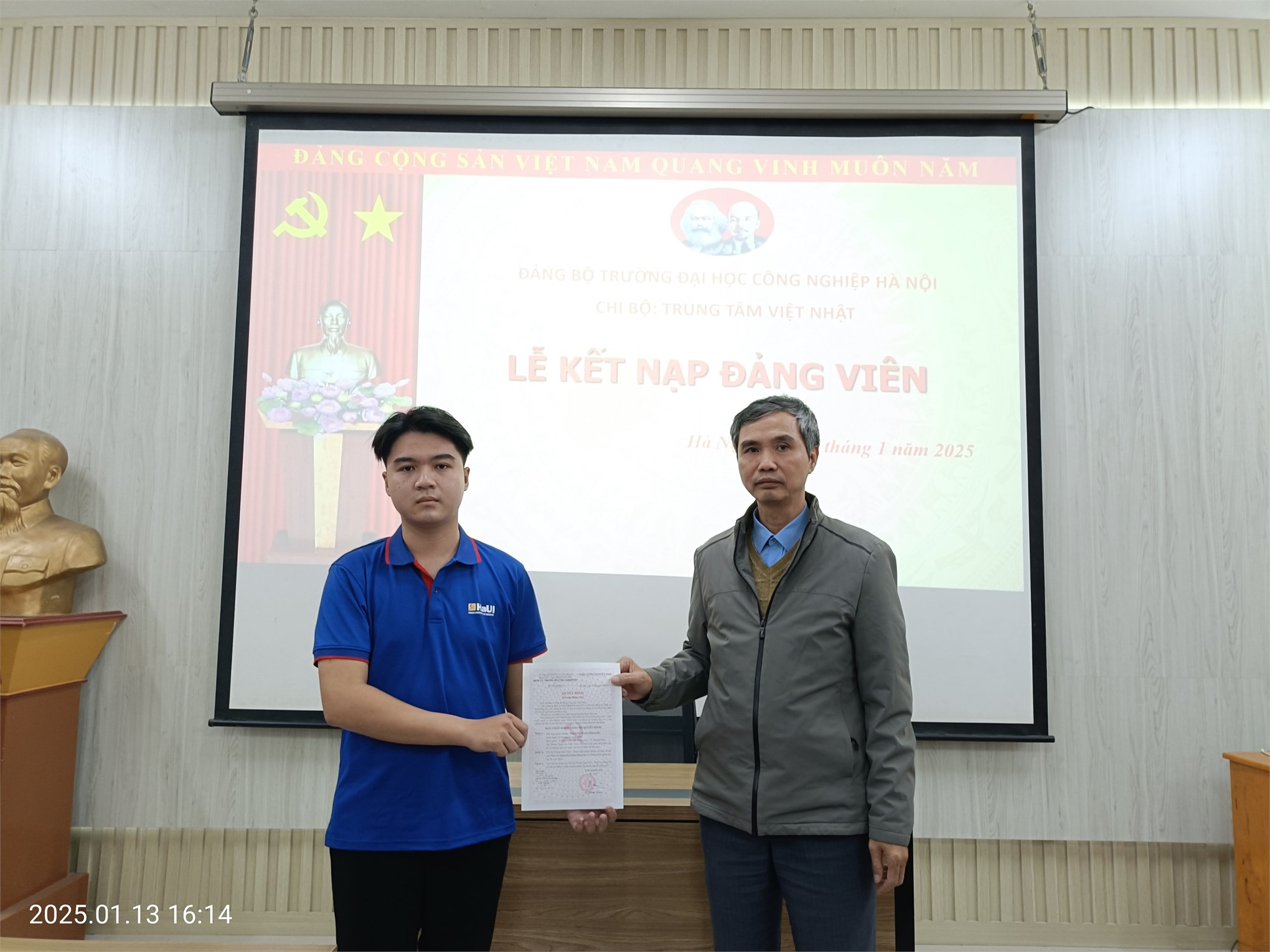 Lễ kết nạp Đảng viên mới của chi bộ TT Việt Nhật