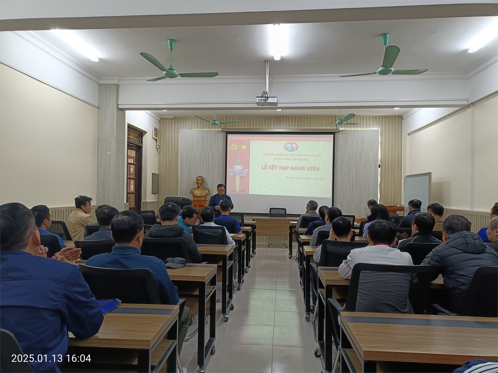 Lễ kết nạp Đảng viên mới của chi bộ TT Việt Nhật