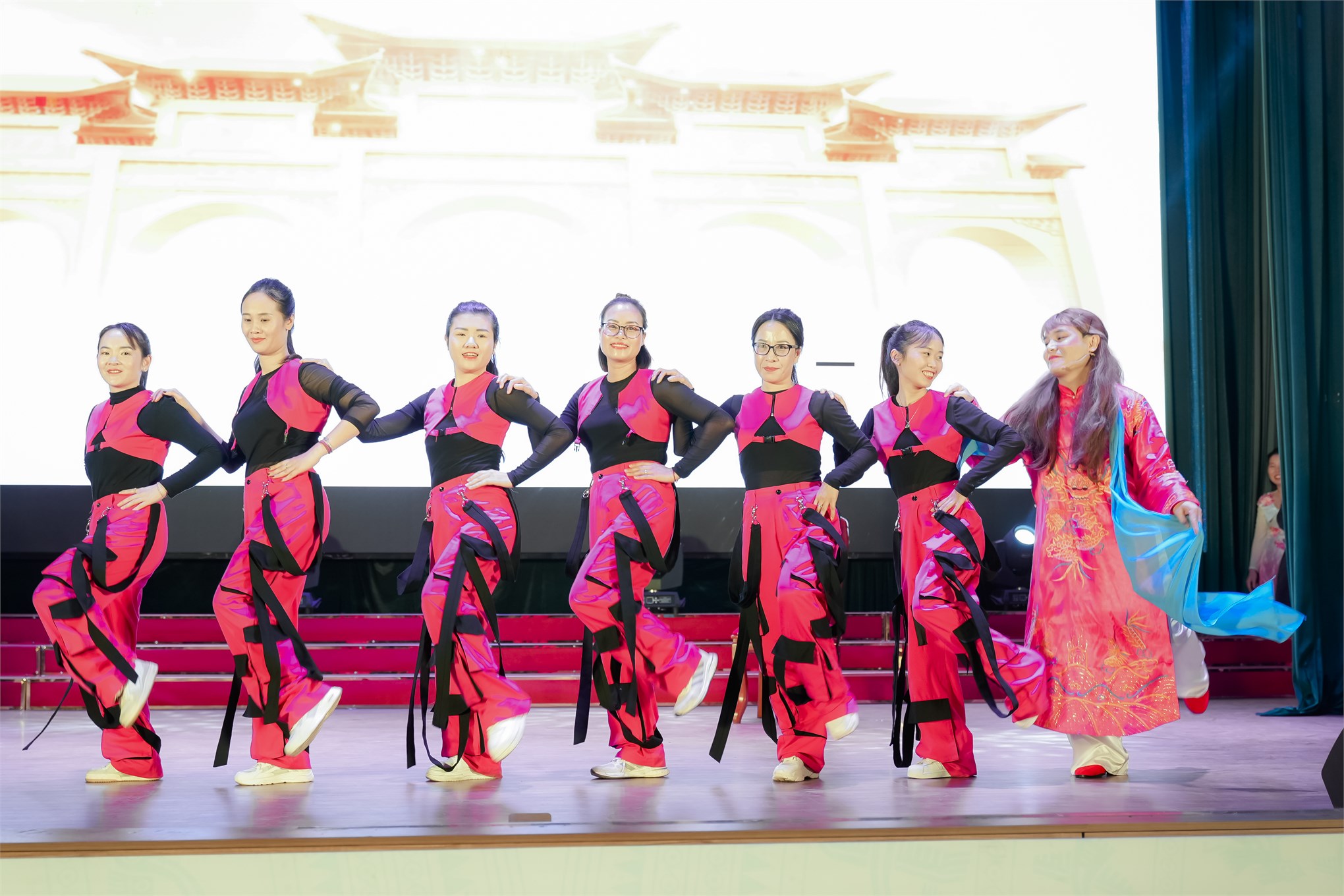 Liên quân đội thi số 6 giành giải Nhất tại cuộc thi với tiểu phẩm Táo quân sáng tạo về bình đẳng giới