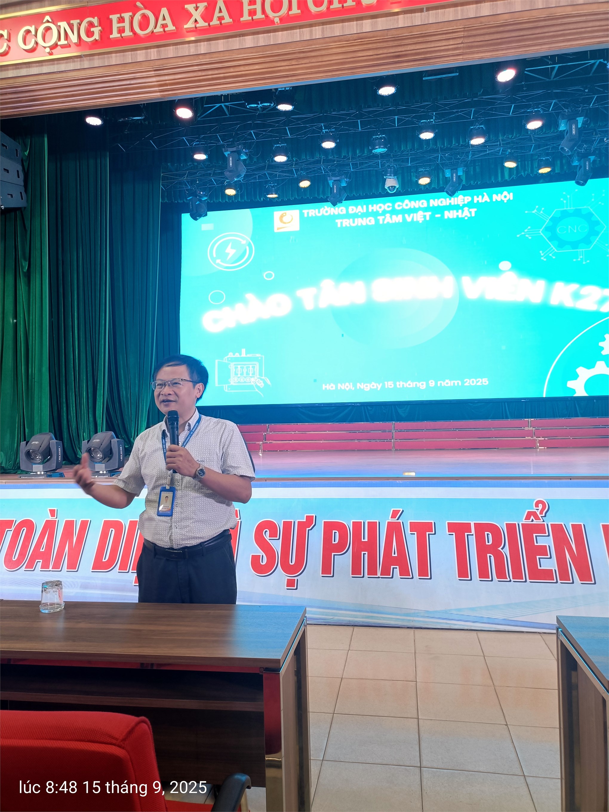 Gần 1.000 tân sinh viên Trung tâm Việt – Nhật háo hức bước vào Ngày hội nhập học