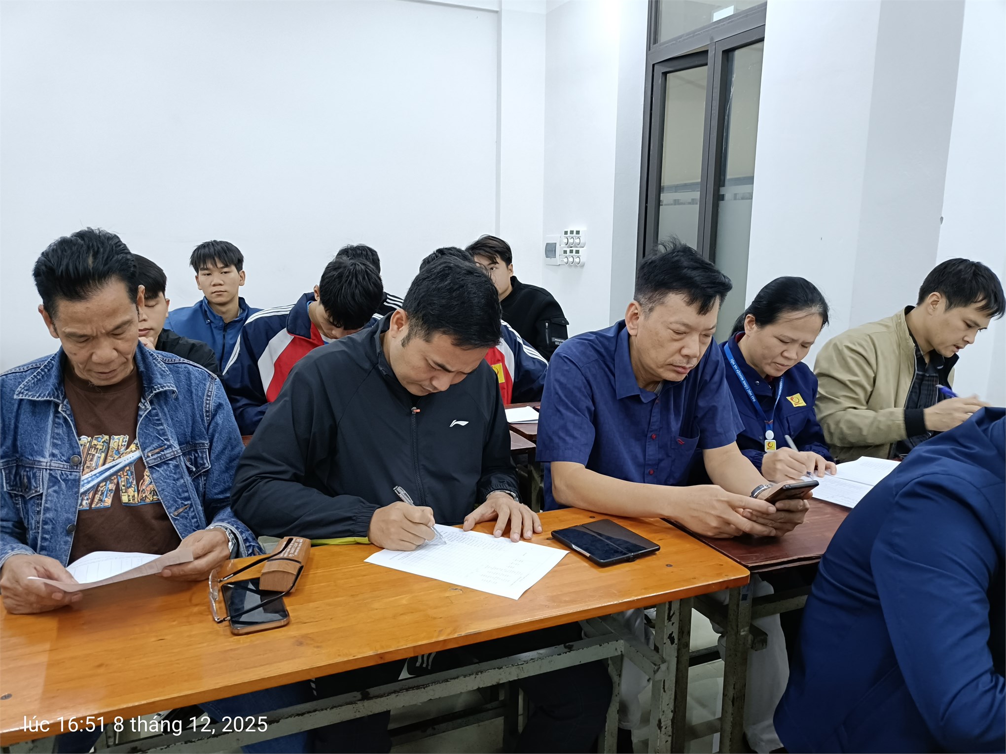 Chi bộ Trung tâm Việt Nhật tổ chức kiểm điểm, đánh giá xếp loại chất lượng chi bộ, đảng viên năm 2025