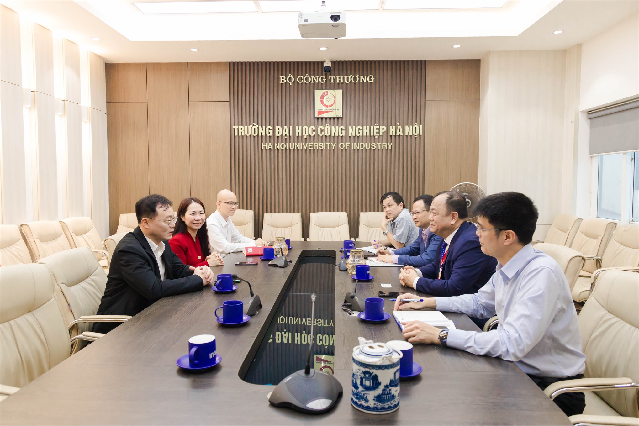 Sinh viên Trung tâm Việt Nhật tham gia học tập thực tế tại doanh nghiệp – Nâng cao kỹ năng nghề nghiệp gắn với thực tiễn sản xuất