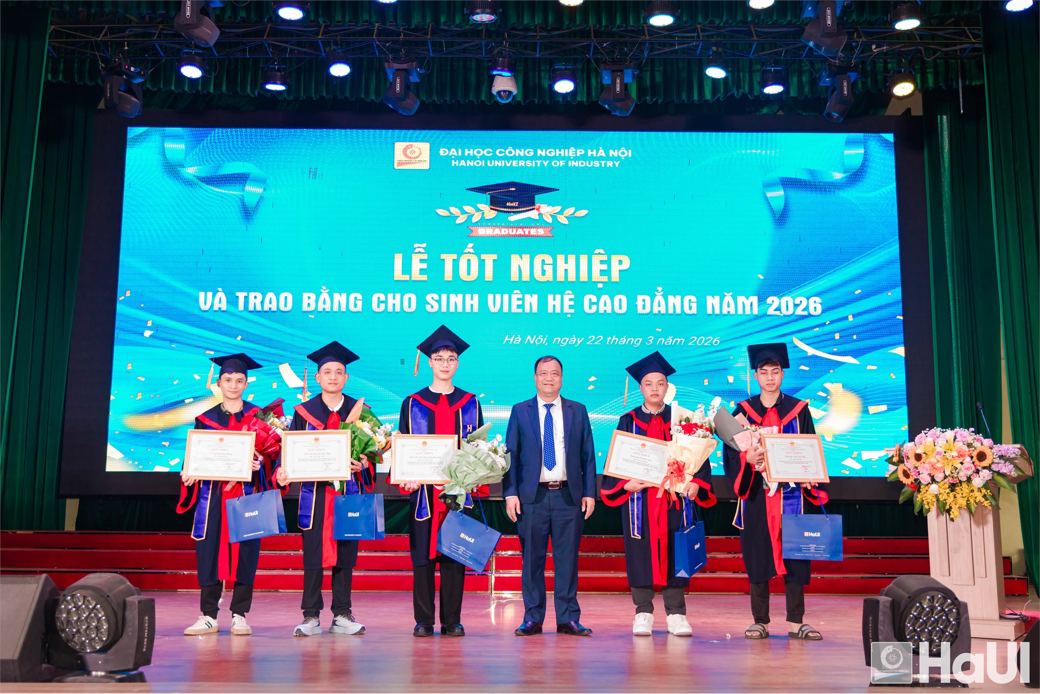 Lễ bế giảng và trao bằng tốt nghiệp năm 2026: Dấu mốc trưởng thành của sinh viên Trung tâm Việt – Nhật