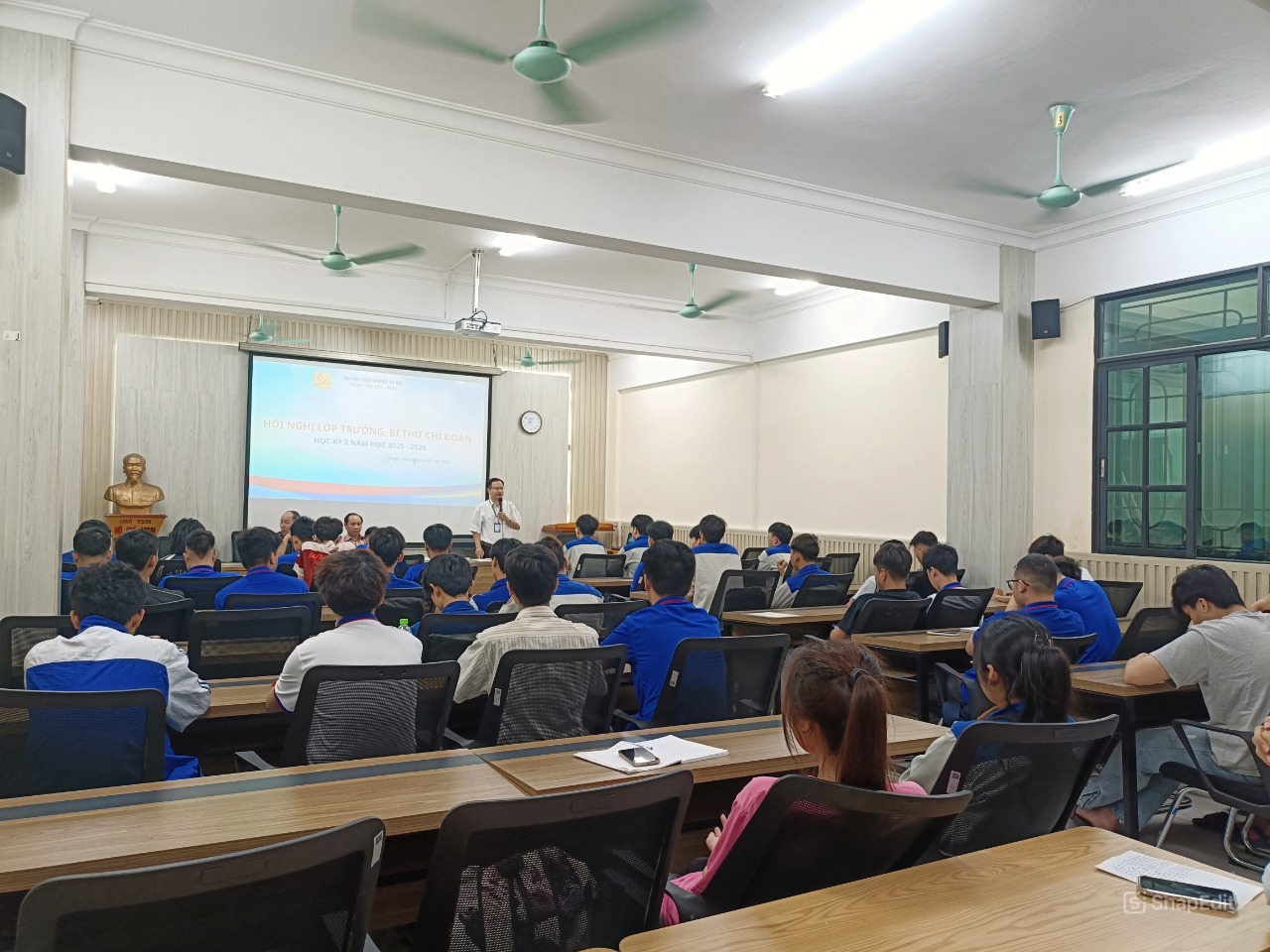 TRUNG TÂM VIỆT NHẬT TỔ CHỨC HỘI NGHỊ LỚP TRƯỞNG, BÍ THƯ CHI ĐOÀN HỌC KỲ II NĂM HỌC 2025 – 2026