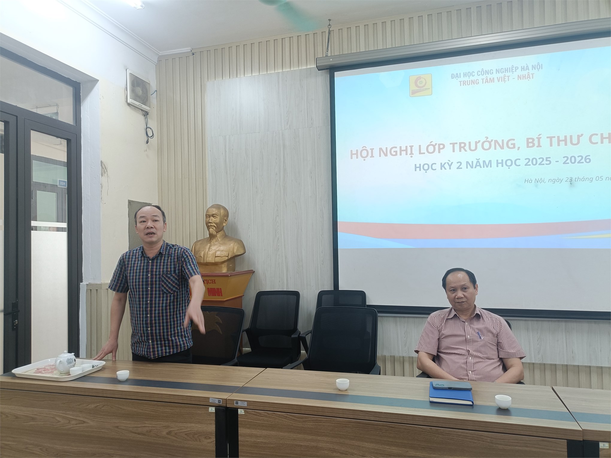 TRUNG TÂM VIỆT NHẬT TỔ CHỨC HỘI NGHỊ LỚP TRƯỞNG, BÍ THƯ CHI ĐOÀN HỌC KỲ II NĂM HỌC 2025 – 2026