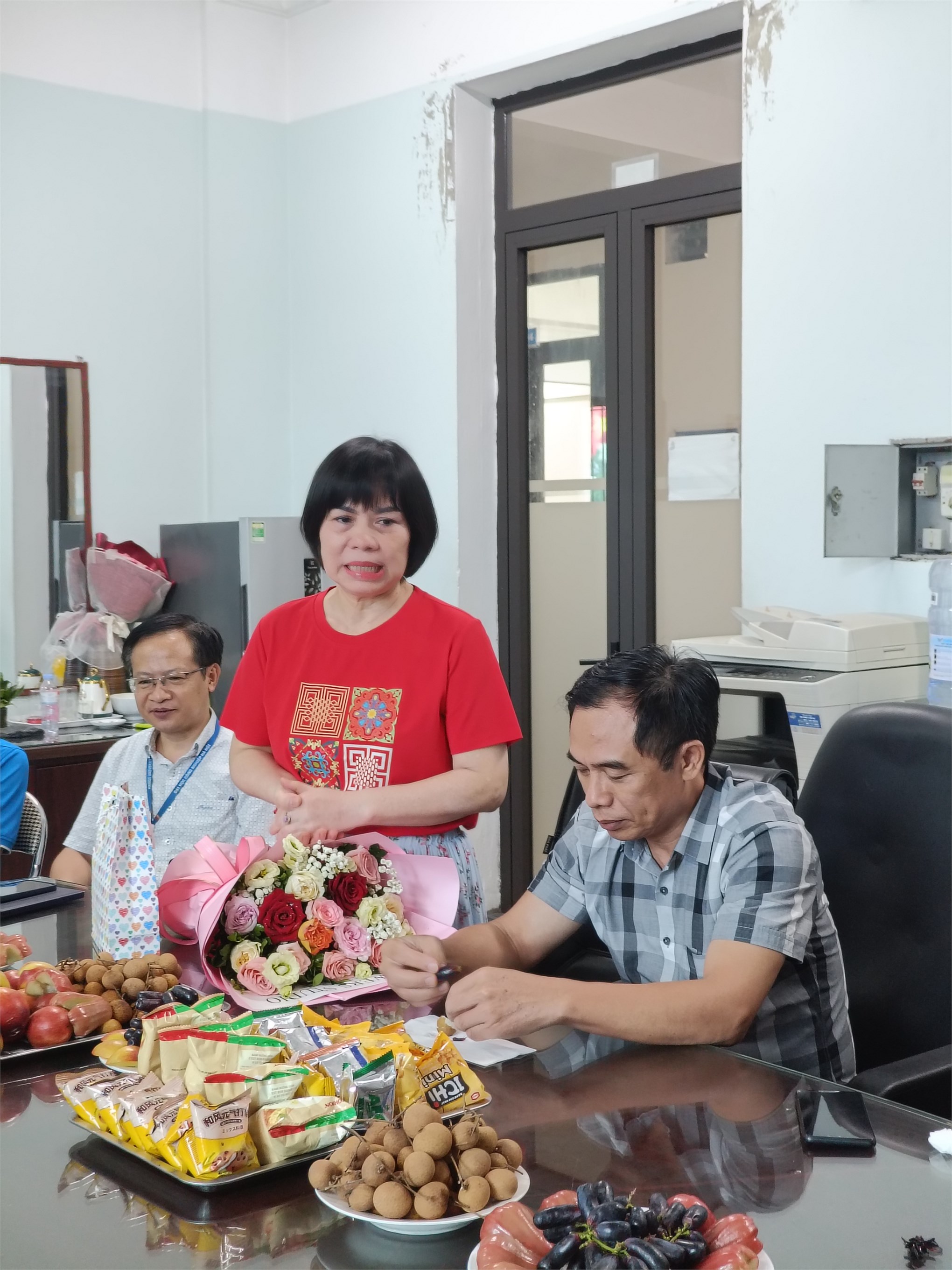 Gặp mặt tri ân viên chức nghỉ hưu theo chế độ