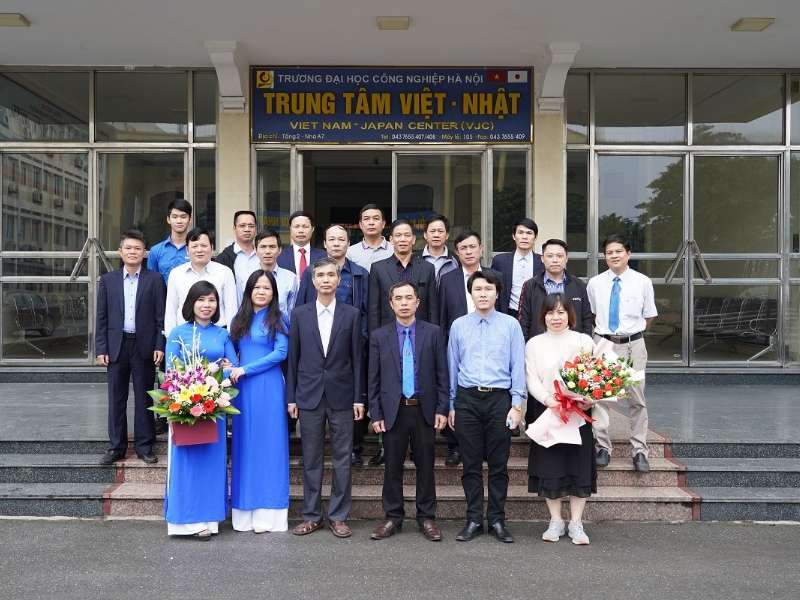 Thầy và trò trung tâm Việt Nhật hân hoan chào mừng 20/11 online