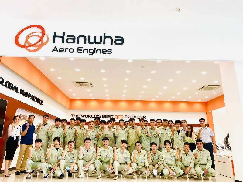 Sinh viên Trung tâm Việt Nhật trải nghiệm nhà máy sản xuất động cơ máy bay tại Việt Nam - Hanwha Aero Engines