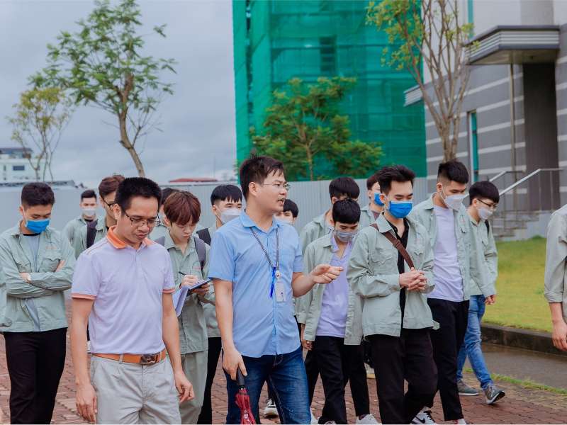 Tham quan trải nghiệm đáng nhớ tại công ty LG Display Hải Phòng của sinh viên Trung tâm Việt Nhật