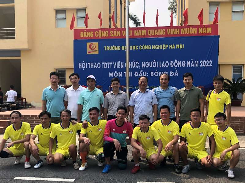 Liên quân khoa Khoa học cơ bản-khoa Điện tử- phòng Quản trị- TT.Việt Nhật- TT.Hồng Hải giành giải Ba bóng đá nam Viên chức, người lao động năm 2022 Đại học Công nghiệp Hà Nội.